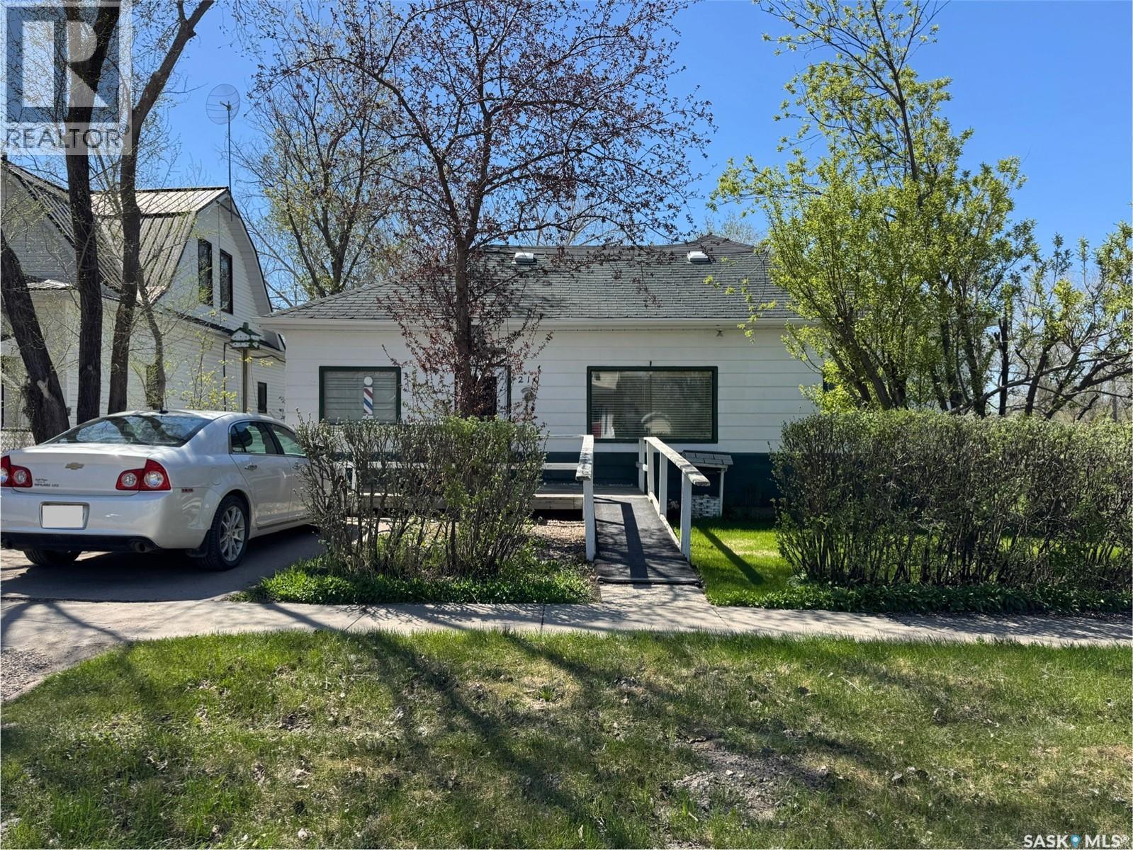 210 2Nd Street W, Wynyard, SK - Outdoor