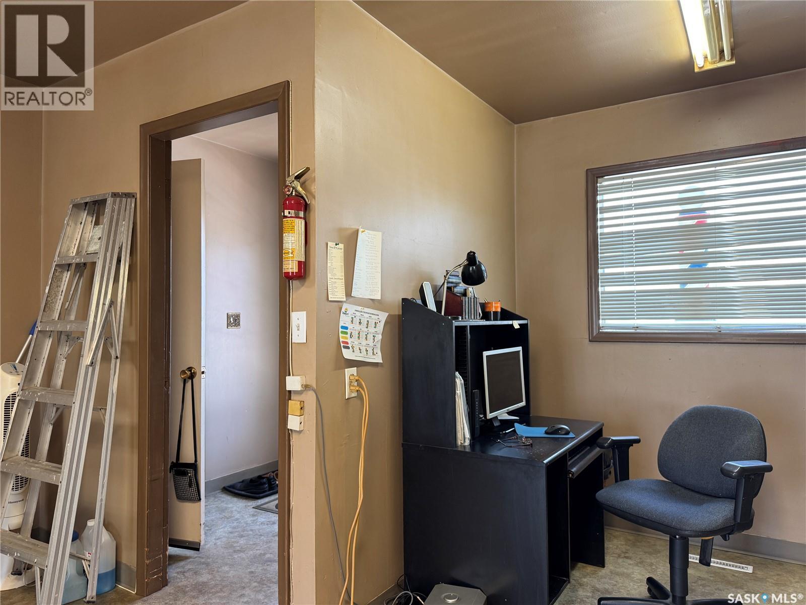 210 2Nd Street W, Wynyard, SK - Indoor Photo Showing Office
