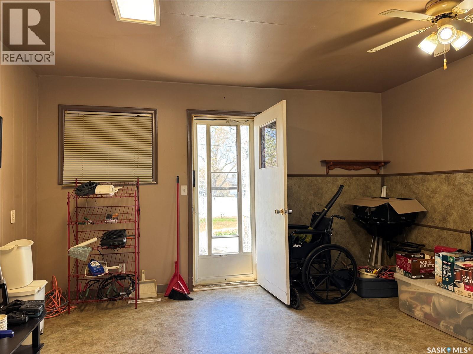 210 2Nd Street W, Wynyard, SK - Indoor