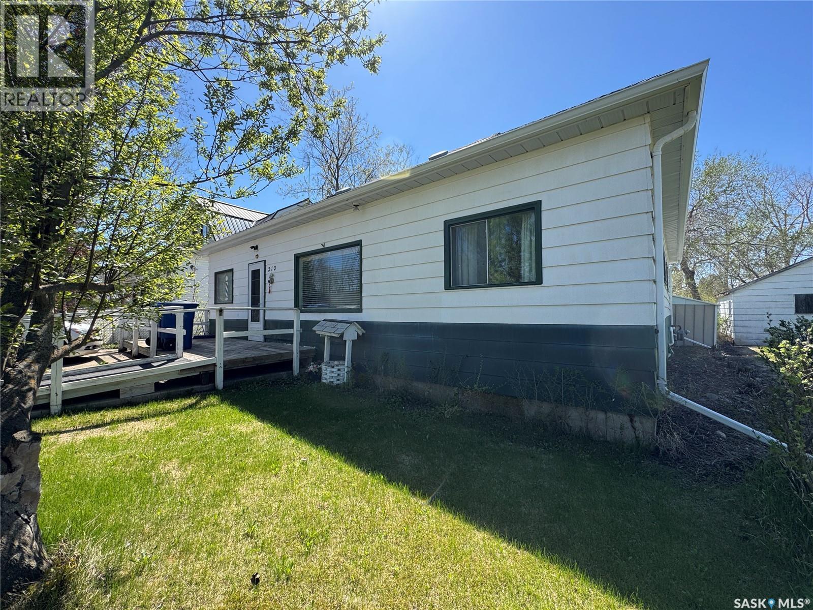 210 2Nd Street W, Wynyard, SK - Outdoor