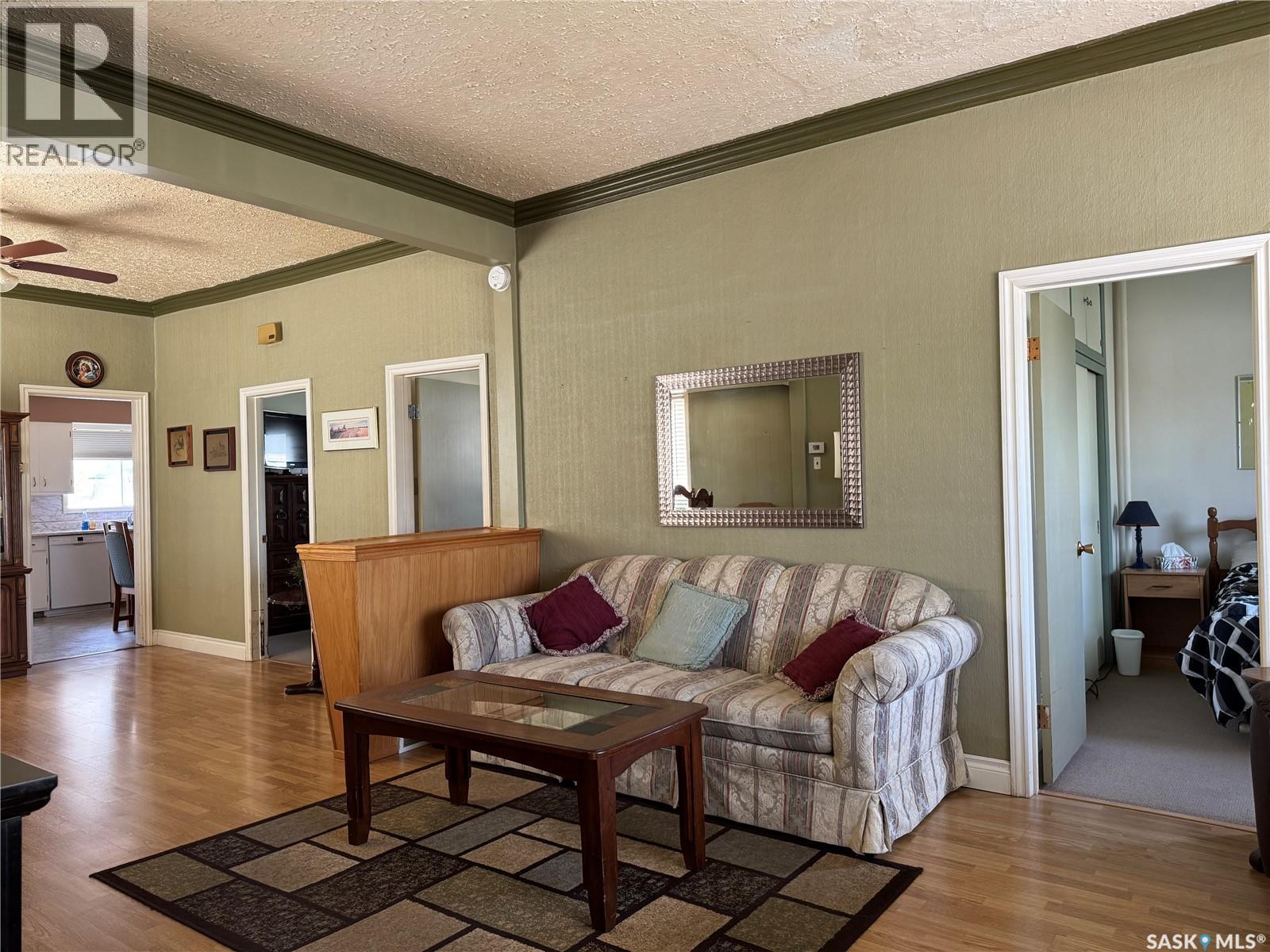 210 2Nd Street W, Wynyard, SK - Indoor Photo Showing Living Room