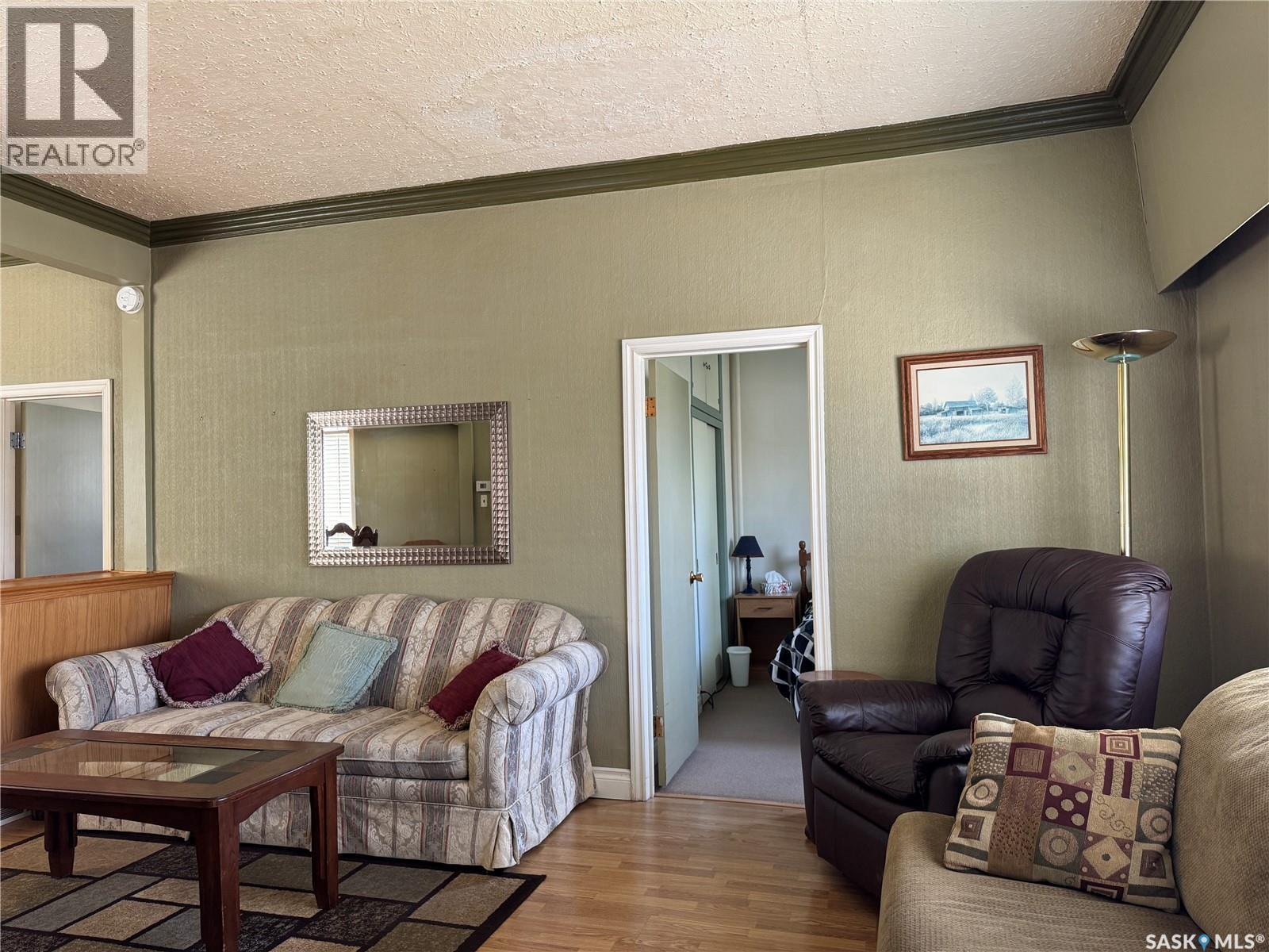 210 2Nd Street W, Wynyard, SK - Indoor Photo Showing Living Room
