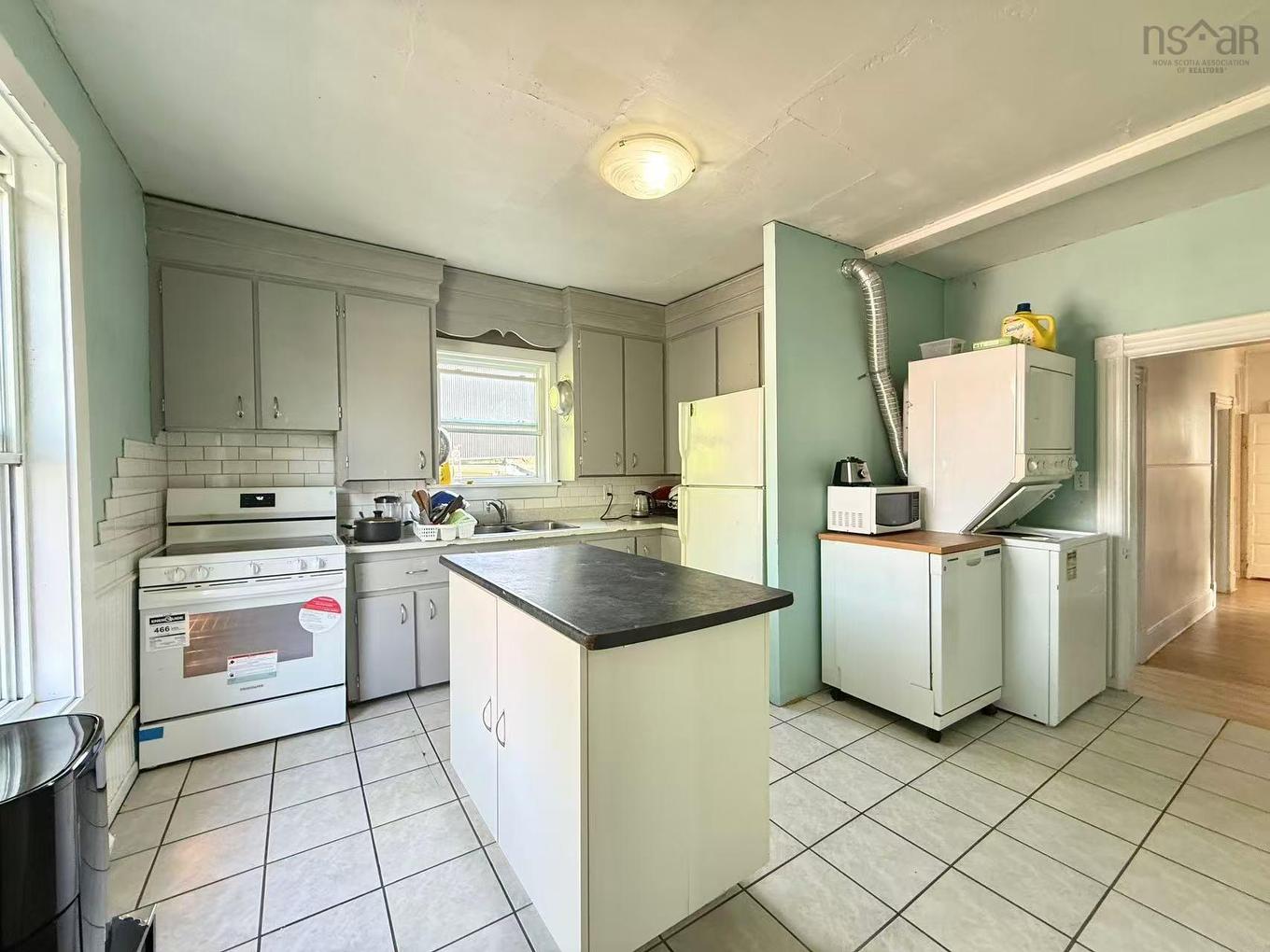 2181-2185 Harvard Street, Halifax, NS - Indoor Photo Showing Kitchen
