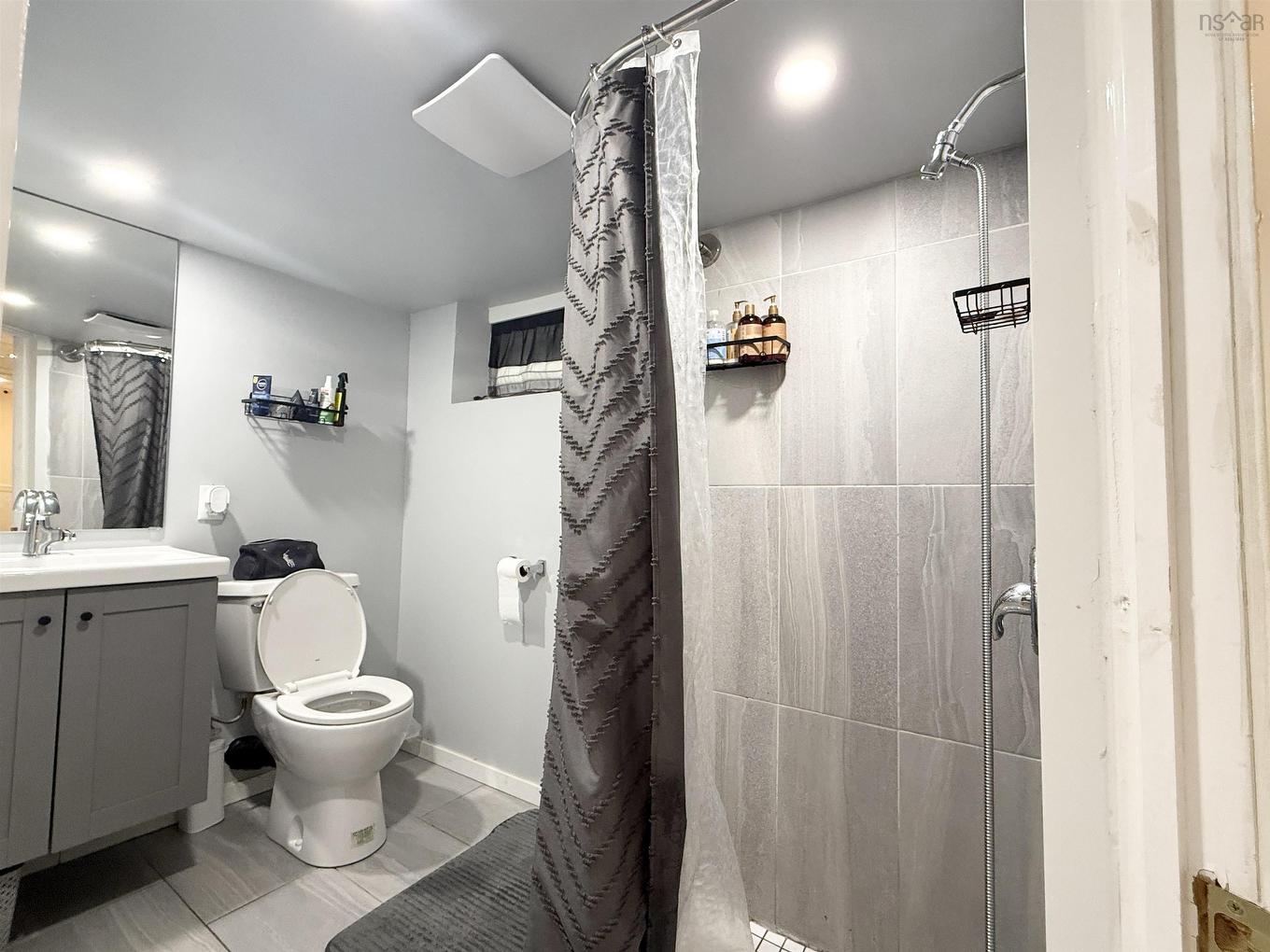 2181-2185 Harvard Street, Halifax, NS - Indoor Photo Showing Bathroom