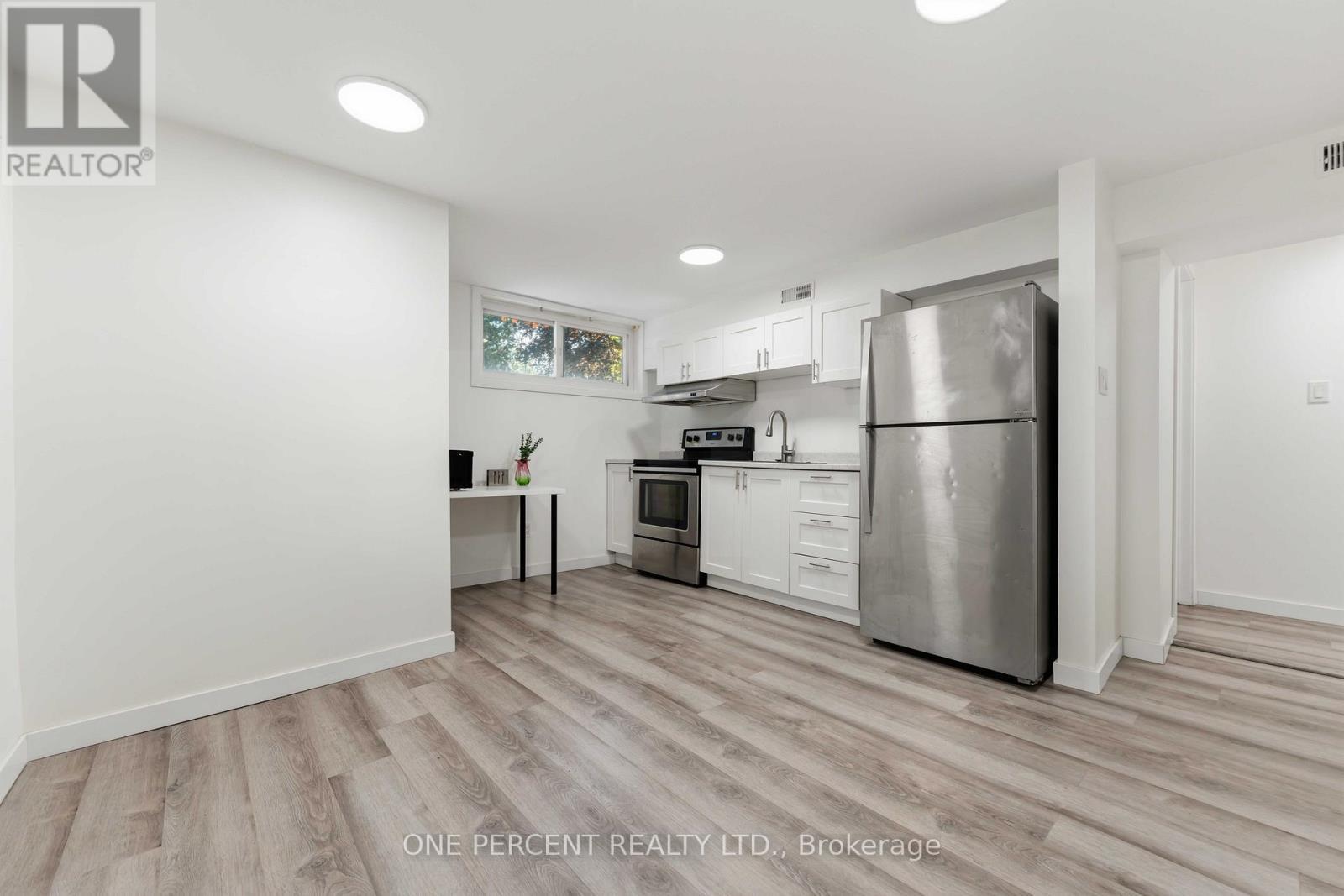933 Kincaid Court, Ottawa, ON - Indoor Photo Showing Kitchen