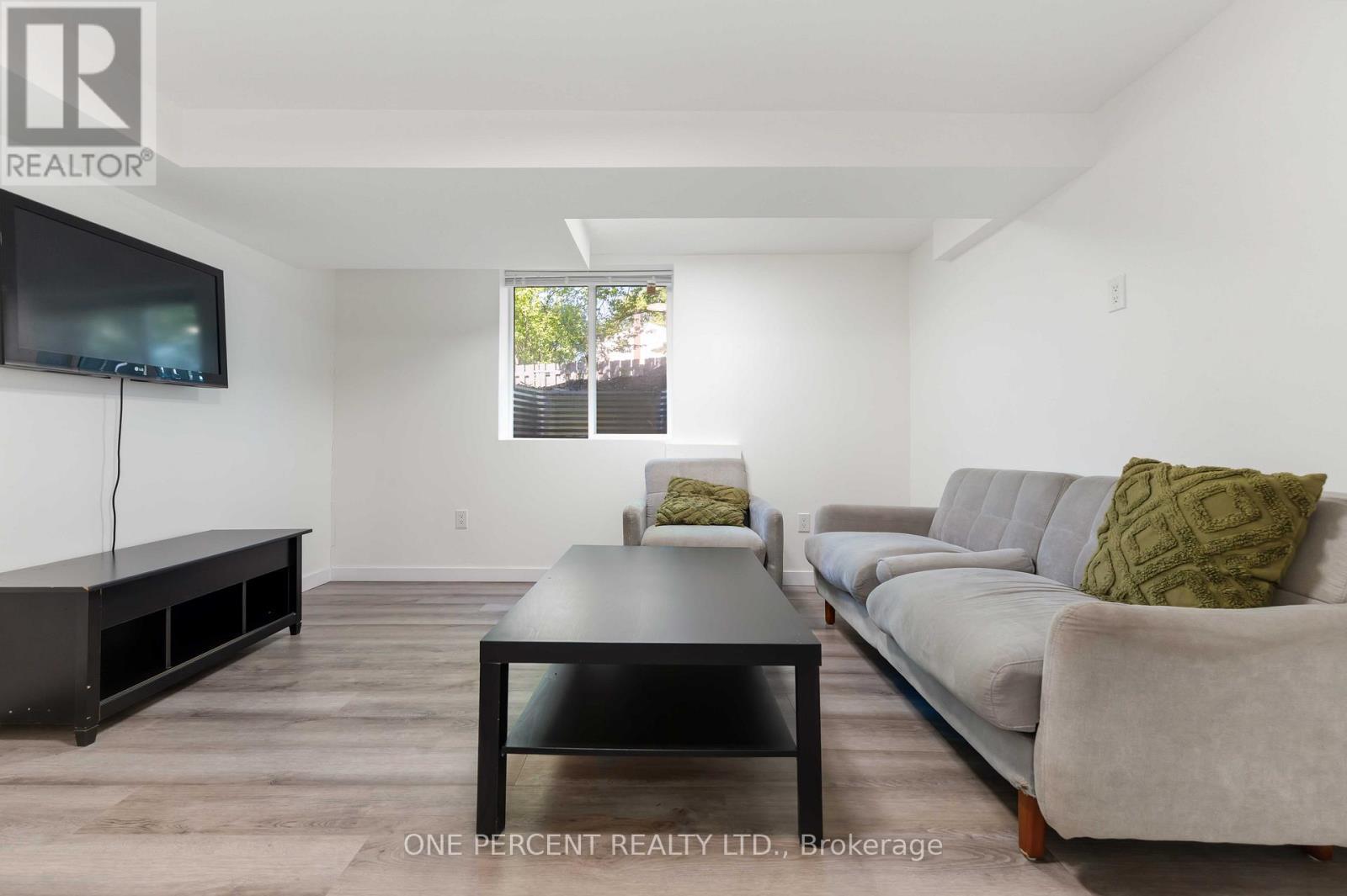 933 Kincaid Court, Ottawa, ON - Indoor Photo Showing Living Room