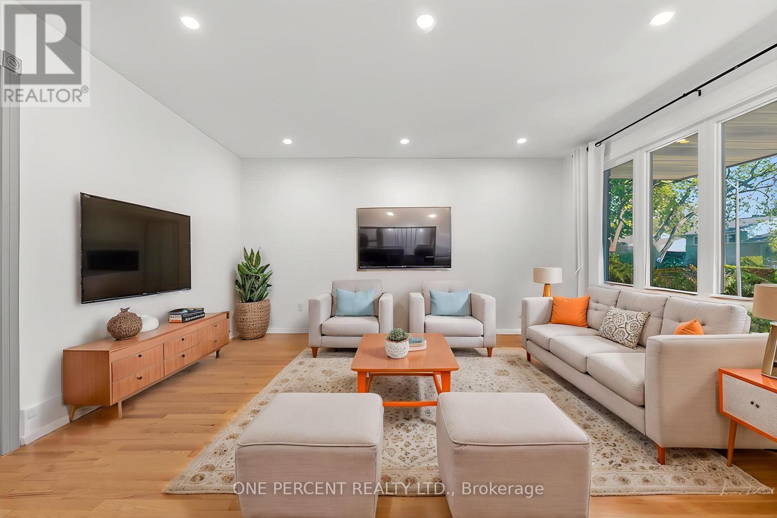 933 Kincaid Court, Ottawa, ON - Indoor Photo Showing Living Room