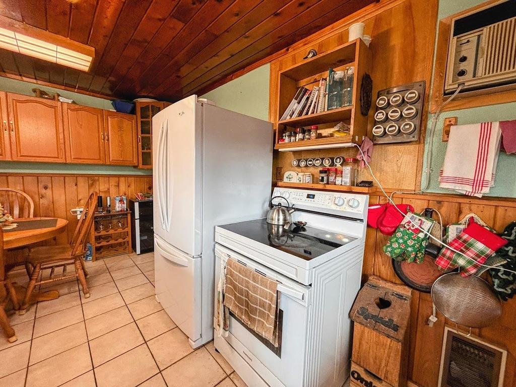 2 King Street, Marathon, ON - Indoor Photo Showing Kitchen