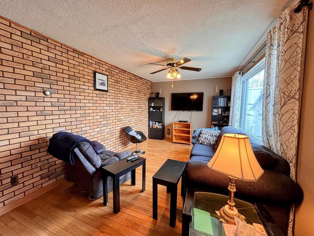 2 King Street, Marathon, ON -