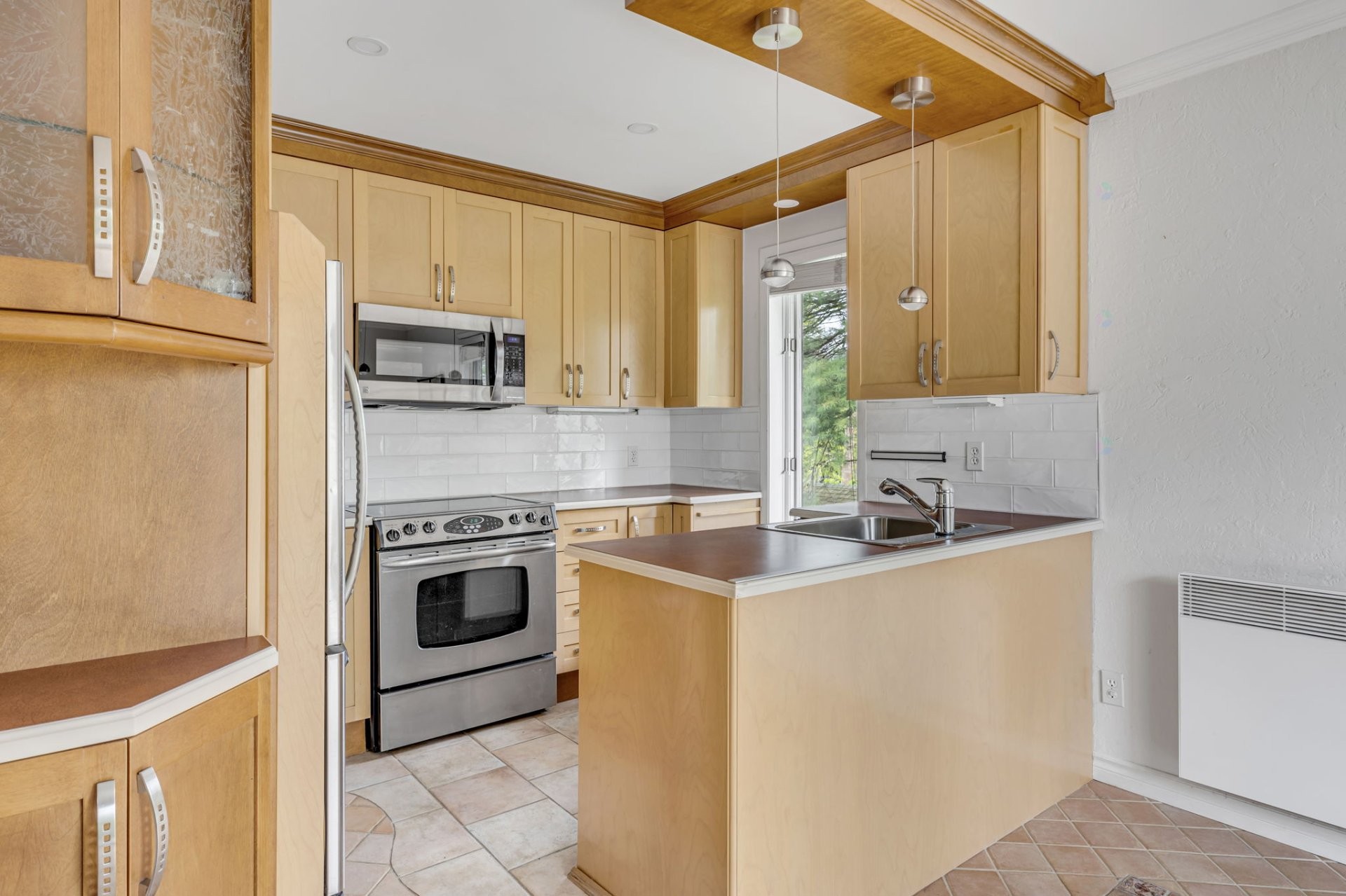 Cuisine - 236 Rue Du Plateau, Lévis (Les Chutes-De-La-Chaudière-Ouest), QC - Indoor Photo Showing Kitchen With Double Sink