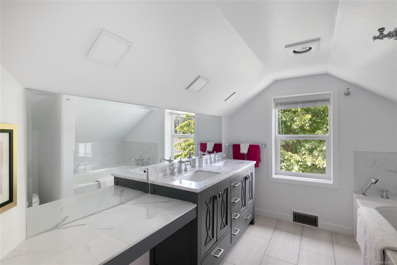 921 Marchmont Rd, Duncan, BC