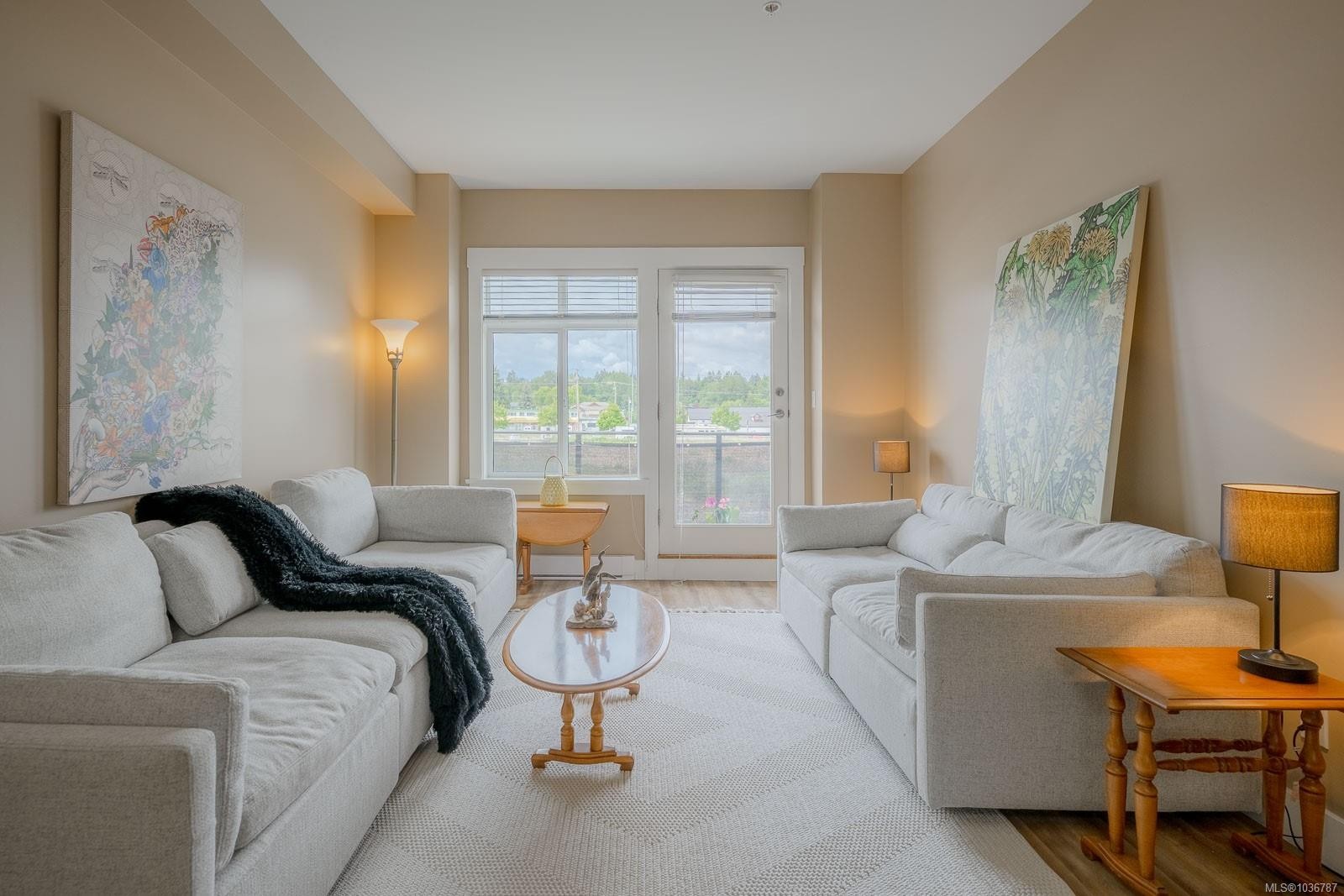 #206-5822 Garden St, Duncan, BC - Indoor Photo Showing Living Room