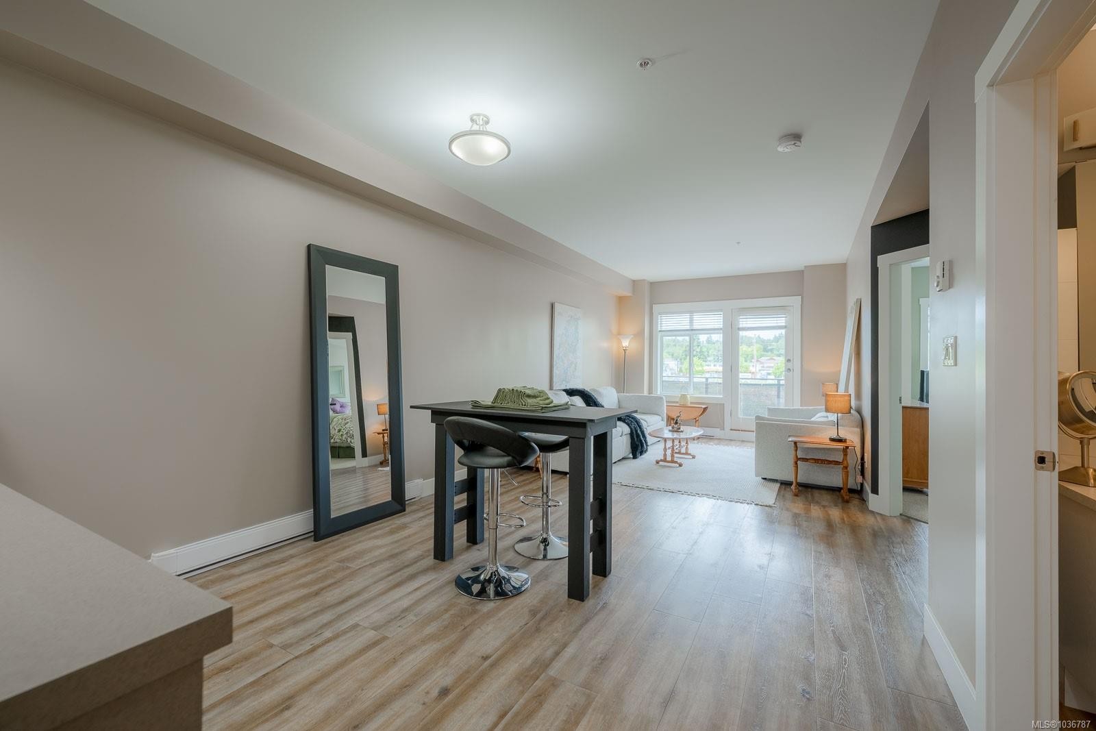 #206-5822 Garden St, Duncan, BC - Indoor