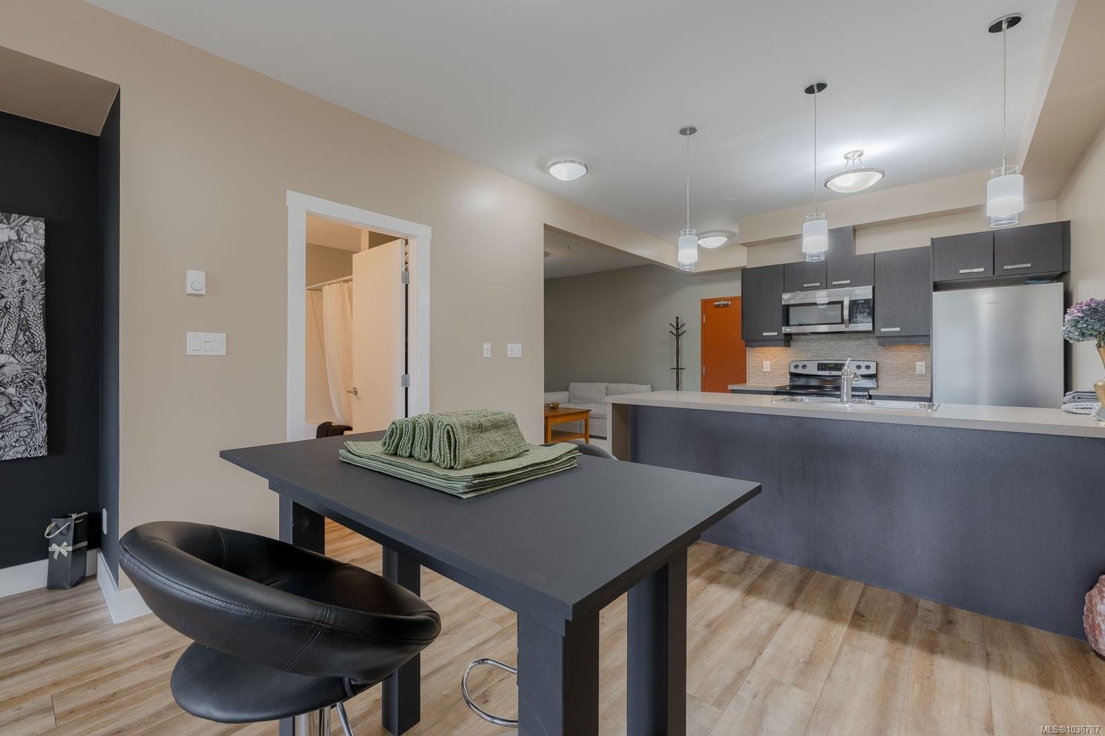#206-5822 Garden St, Duncan, BC - Indoor Photo Showing Kitchen
