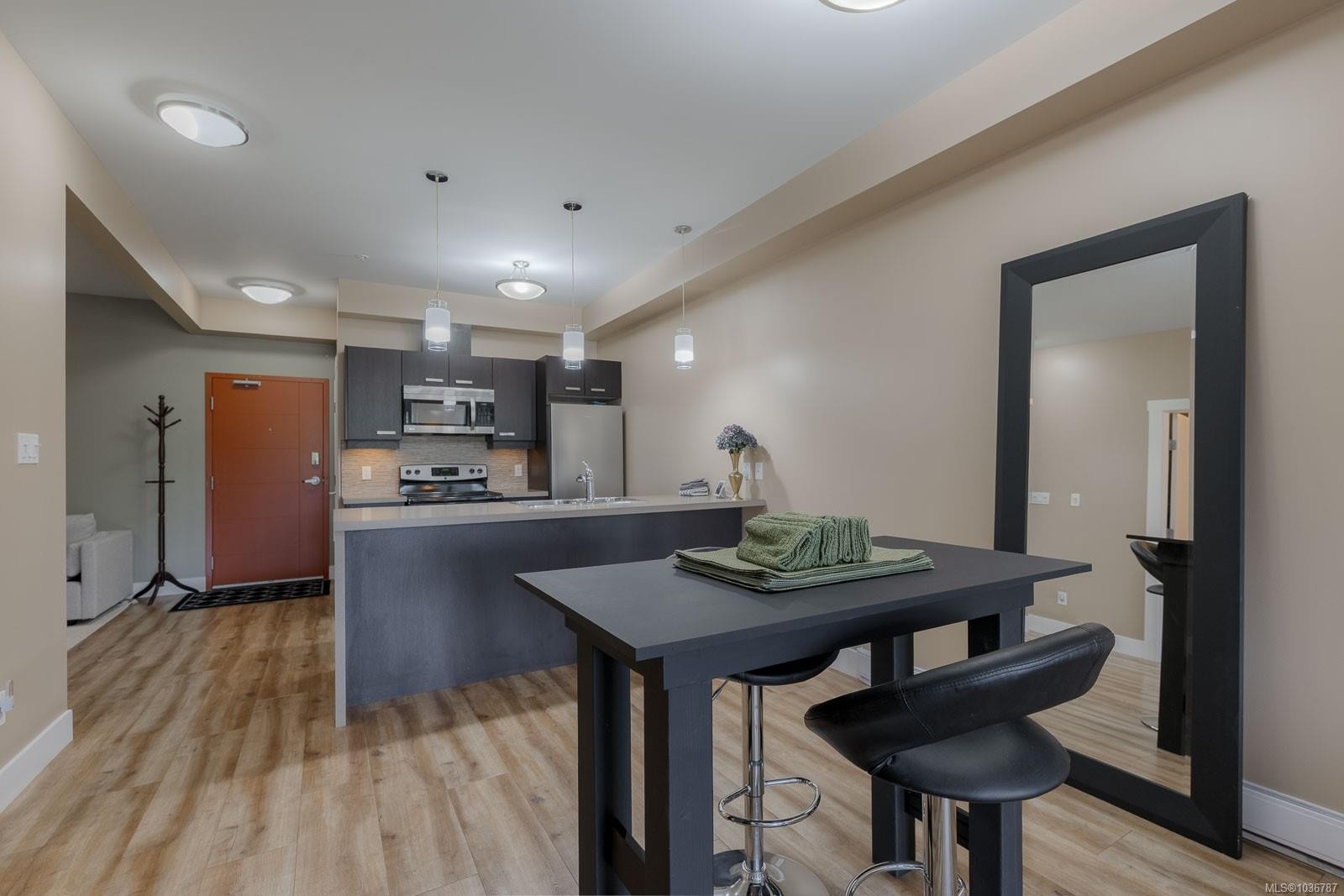 #206-5822 Garden St, Duncan, BC - Indoor