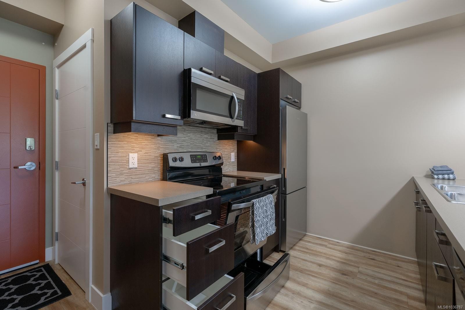 #206-5822 Garden St, Duncan, BC - Indoor Photo Showing Kitchen