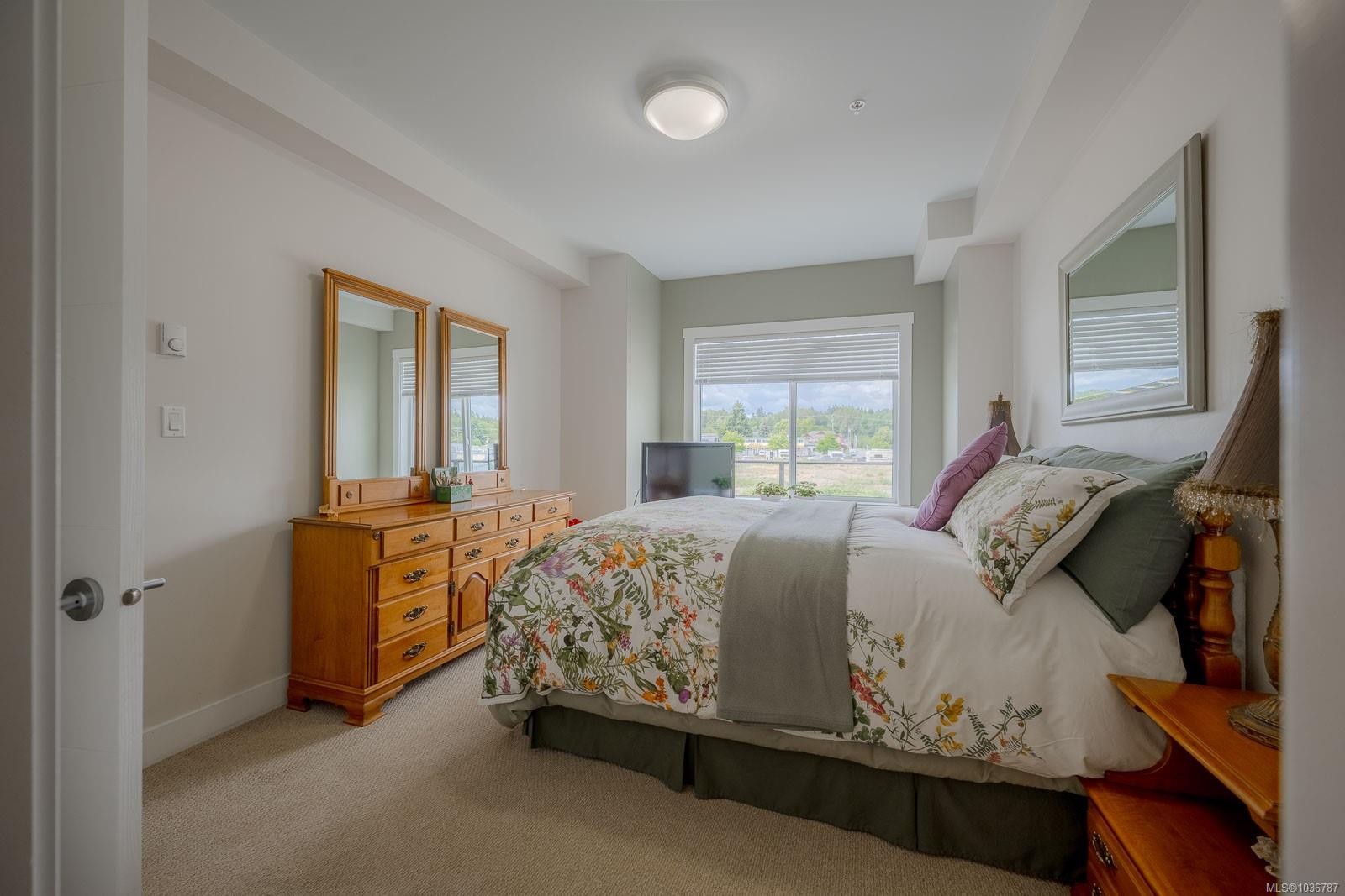 #206-5822 Garden St, Duncan, BC - Indoor Photo Showing Bedroom