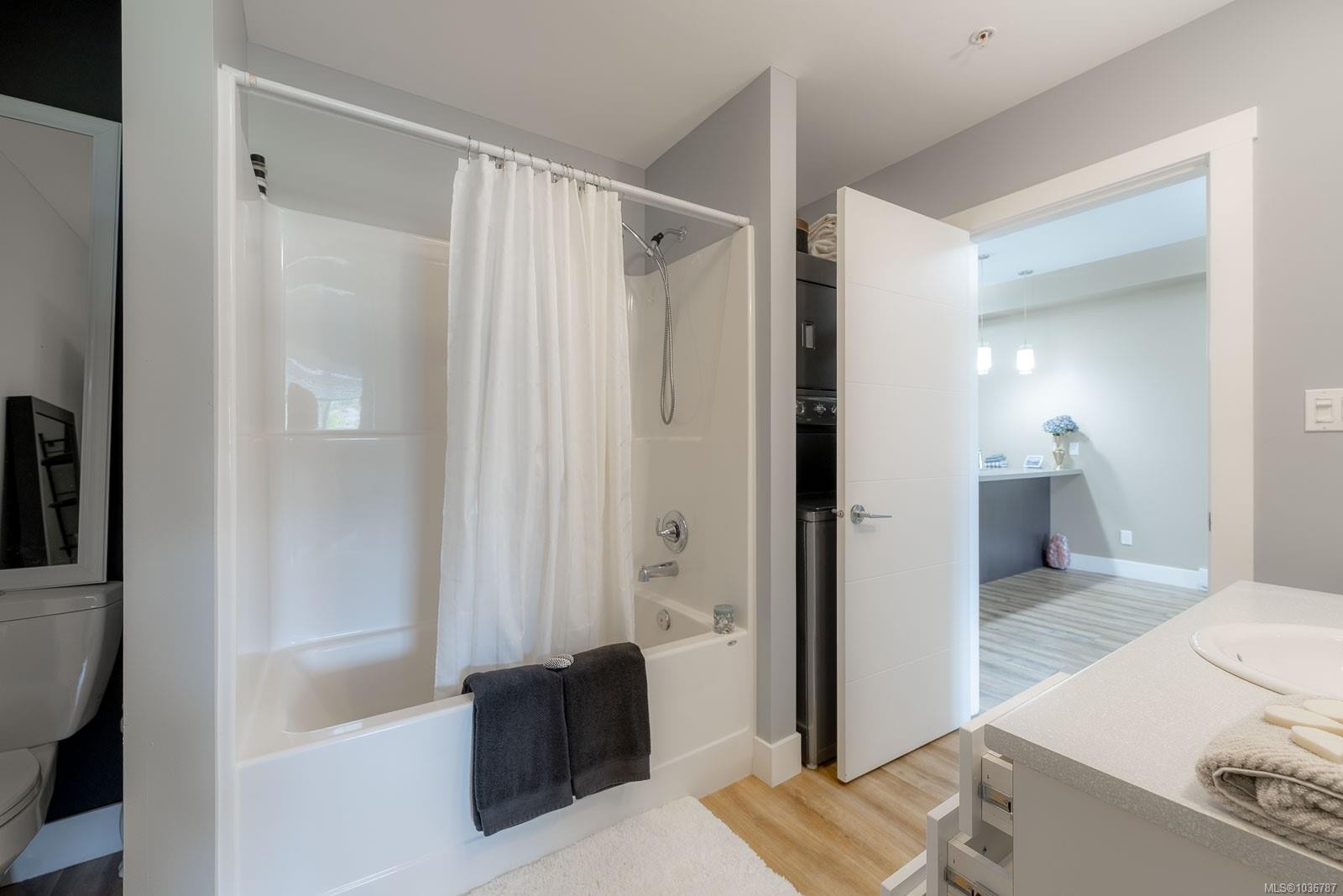 #206-5822 Garden St, Duncan, BC - Indoor Photo Showing Bathroom