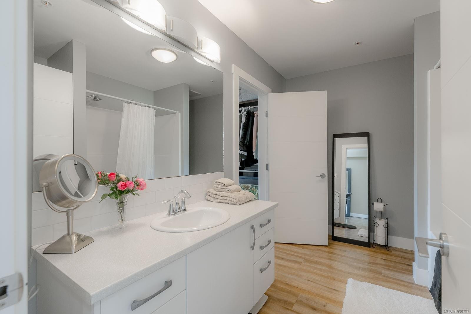 #206-5822 Garden St, Duncan, BC - Indoor Photo Showing Bathroom