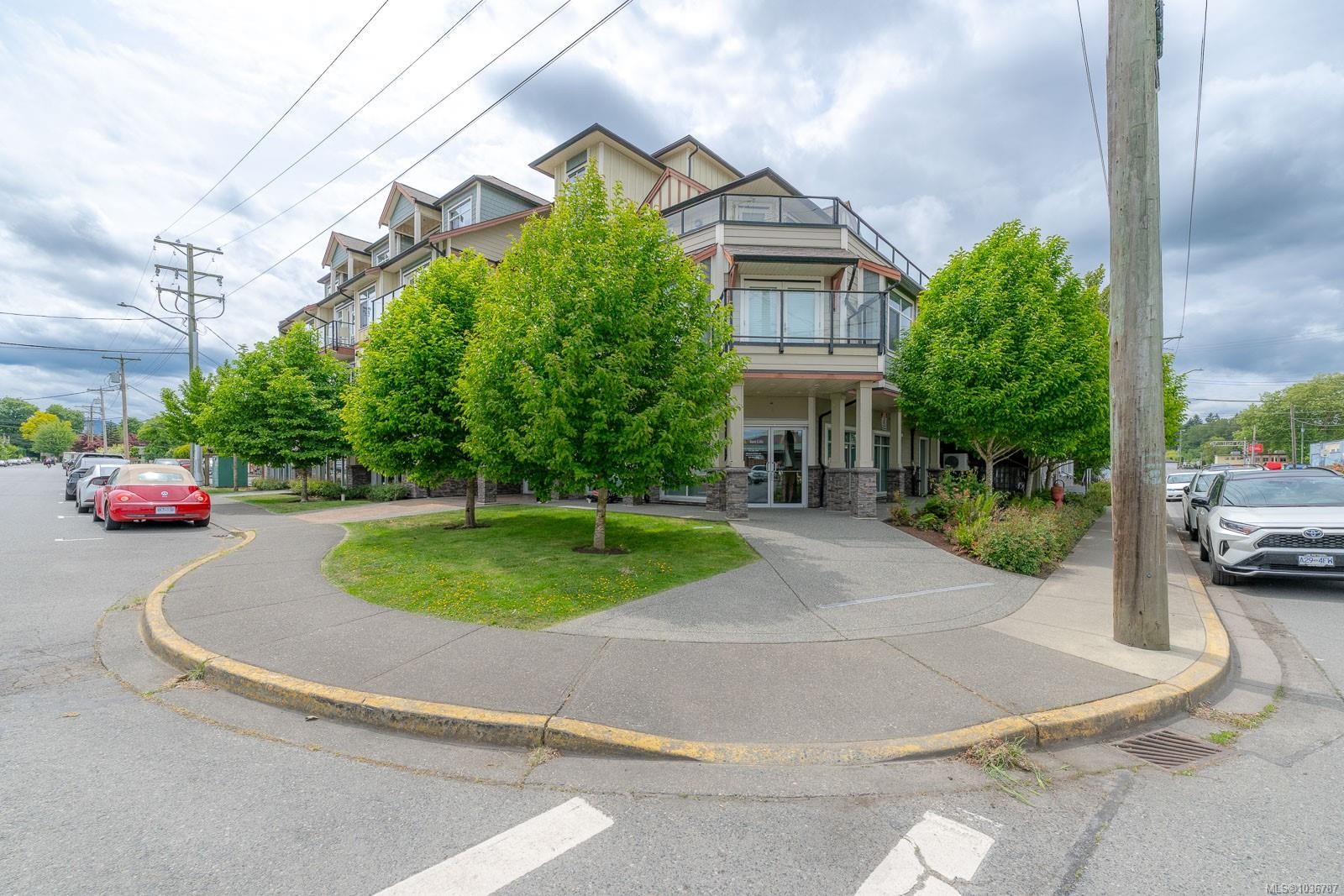 #206-5822 Garden St, Duncan, BC - Outdoor With Balcony With Facade