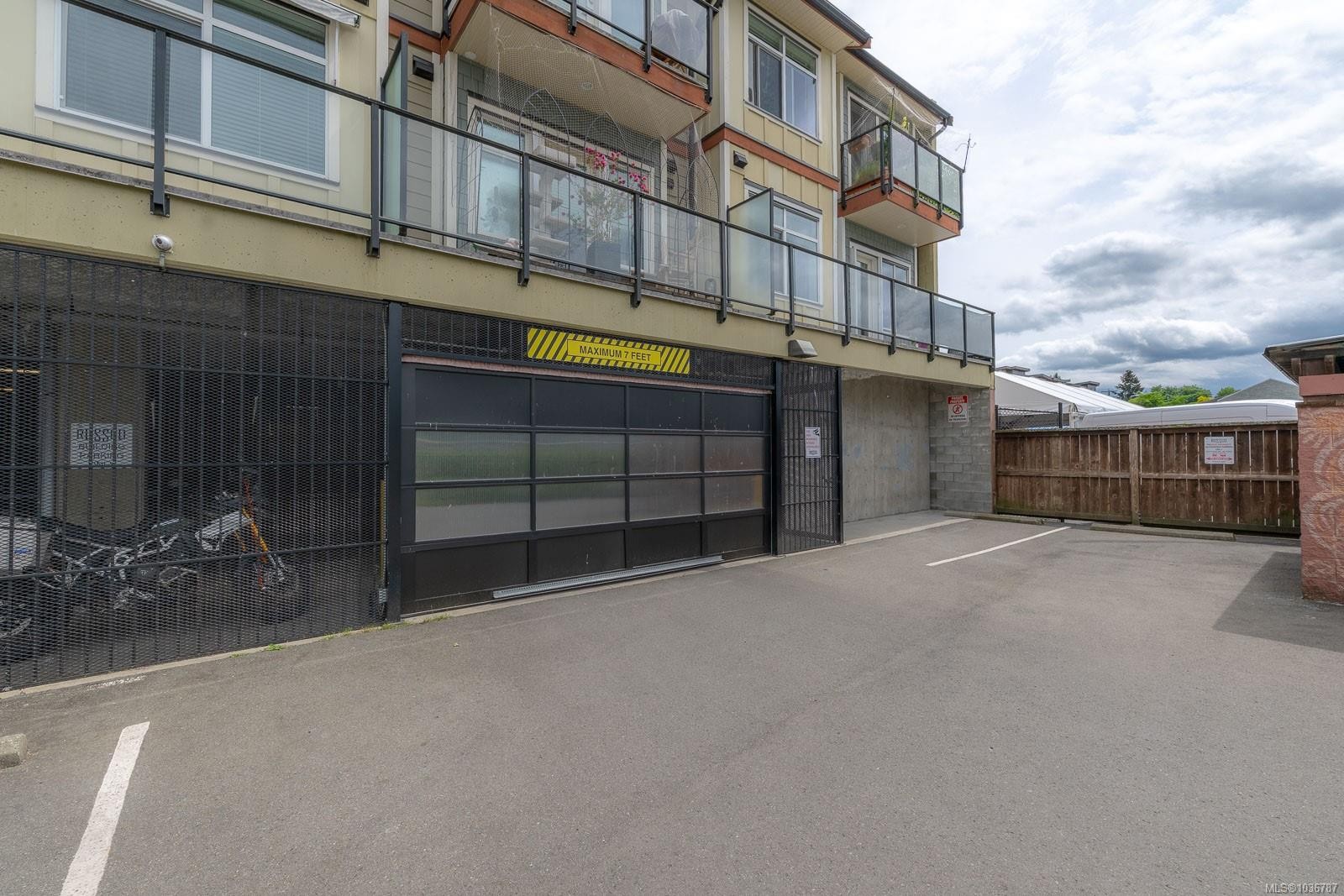#206-5822 Garden St, Duncan, BC - Outdoor With Balcony