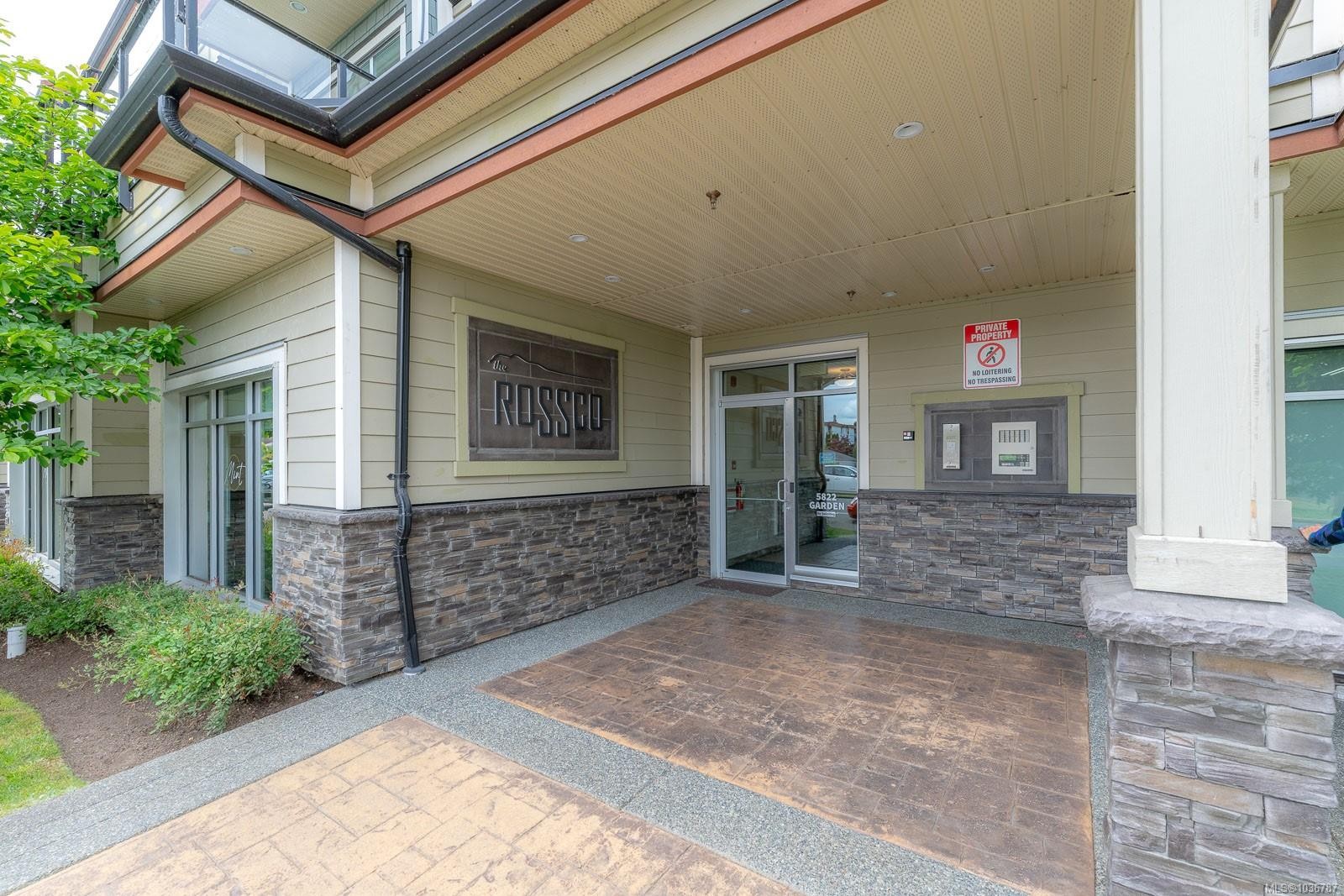 #206-5822 Garden St, Duncan, BC - Outdoor