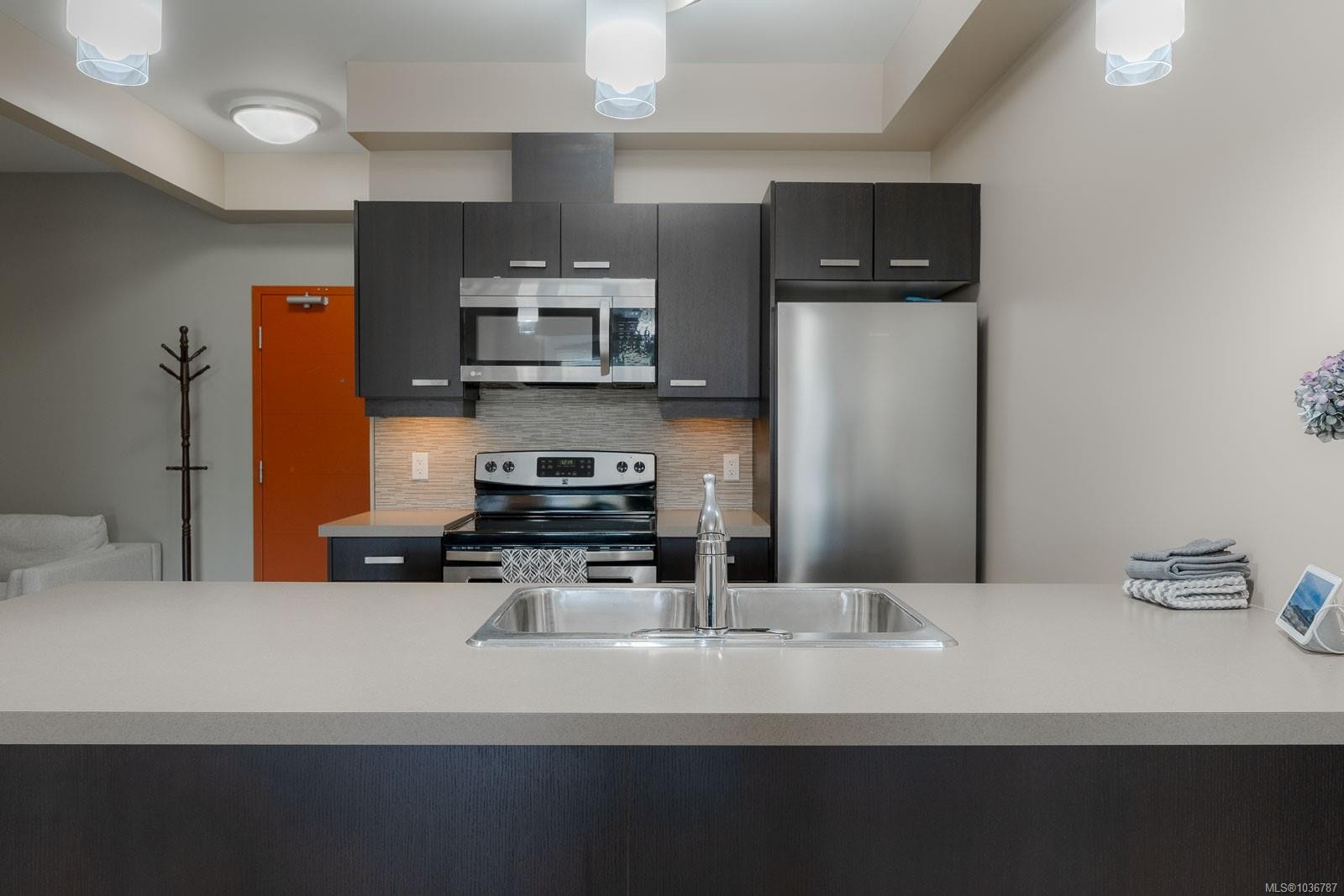 #206-5822 Garden St, Duncan, BC - Indoor Photo Showing Kitchen With Double Sink With Upgraded Kitchen