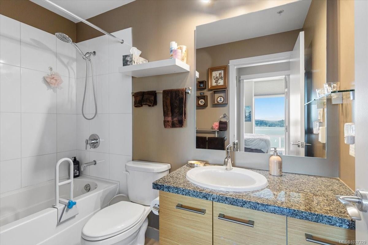 #711-38 Front St, Nanaimo, BC - Indoor Photo Showing Bathroom