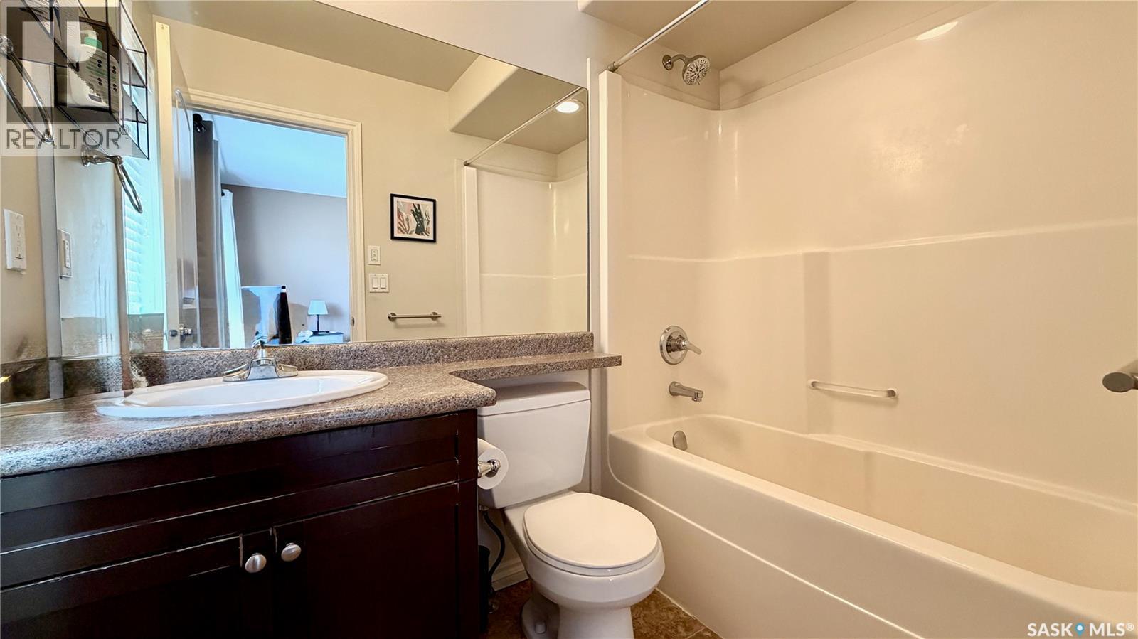 230 Veltkamp Lane, Saskatoon, SK - Indoor Photo Showing Bathroom