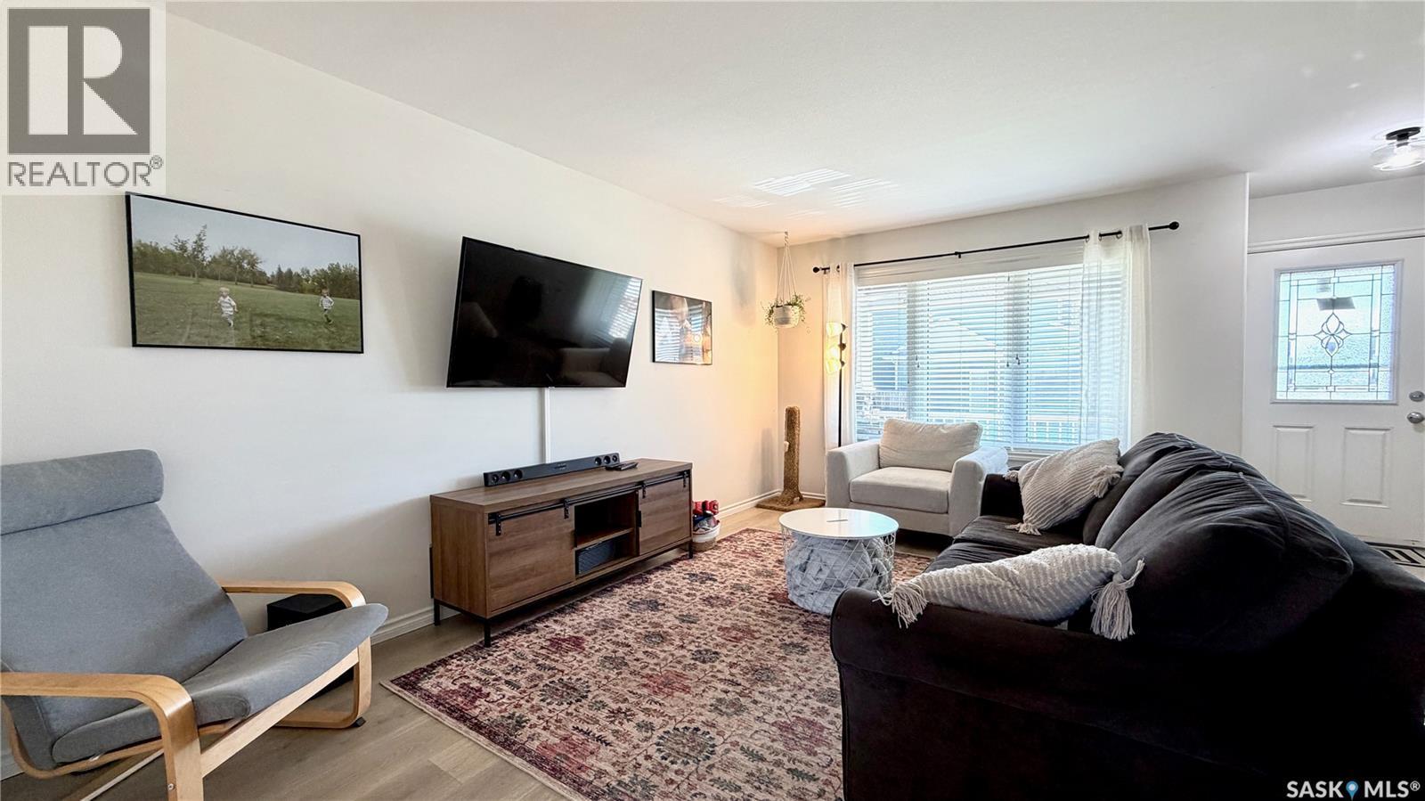 230 Veltkamp Lane, Saskatoon, SK - Indoor Photo Showing Living Room