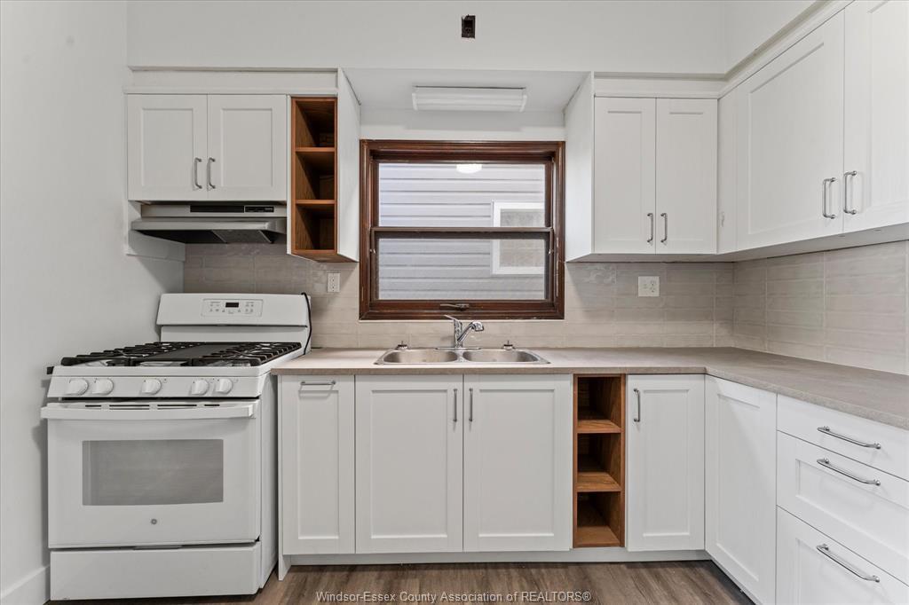 855 Hall Avenue, Windsor, ON