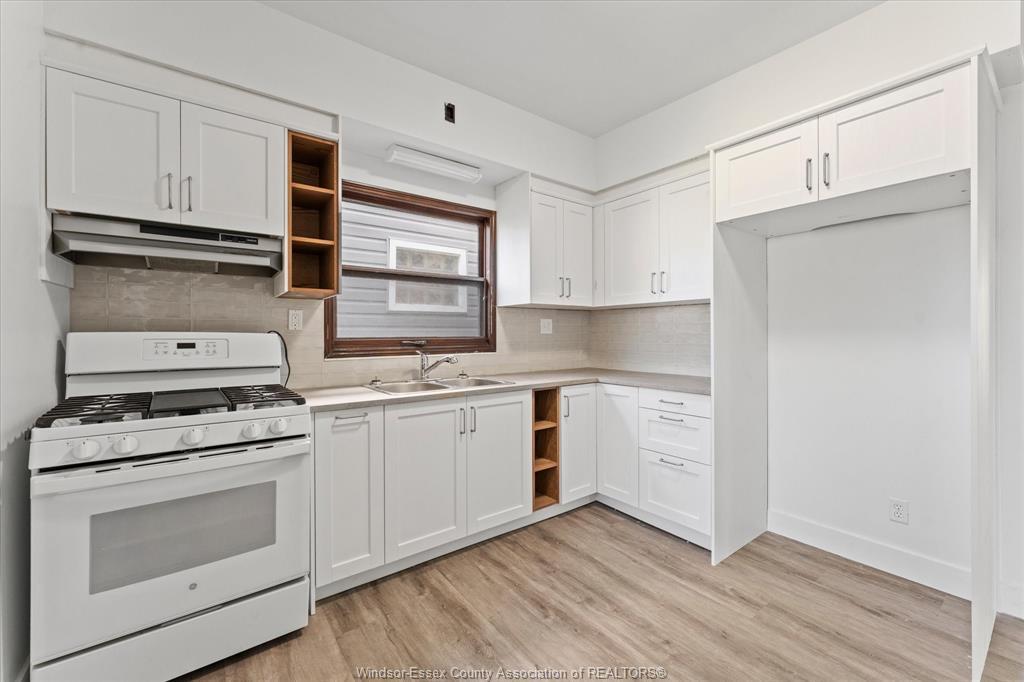855 Hall Avenue, Windsor, ON