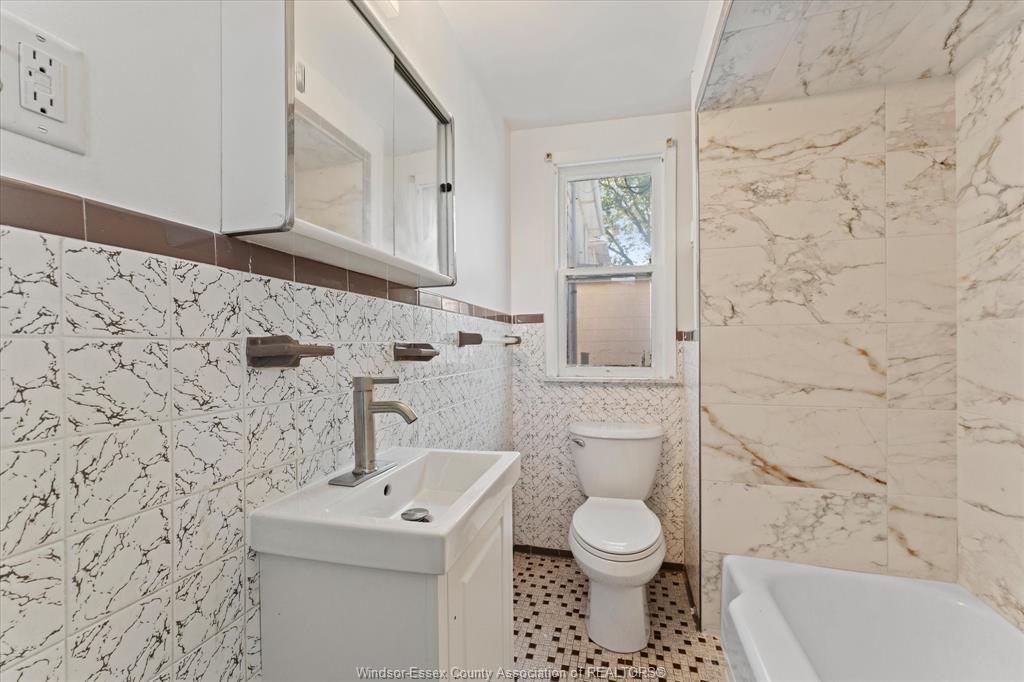 855 Hall Avenue, Windsor, ON