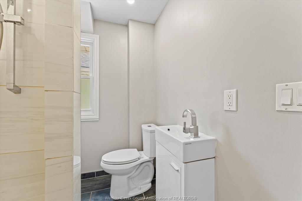 855 Hall Avenue, Windsor, ON