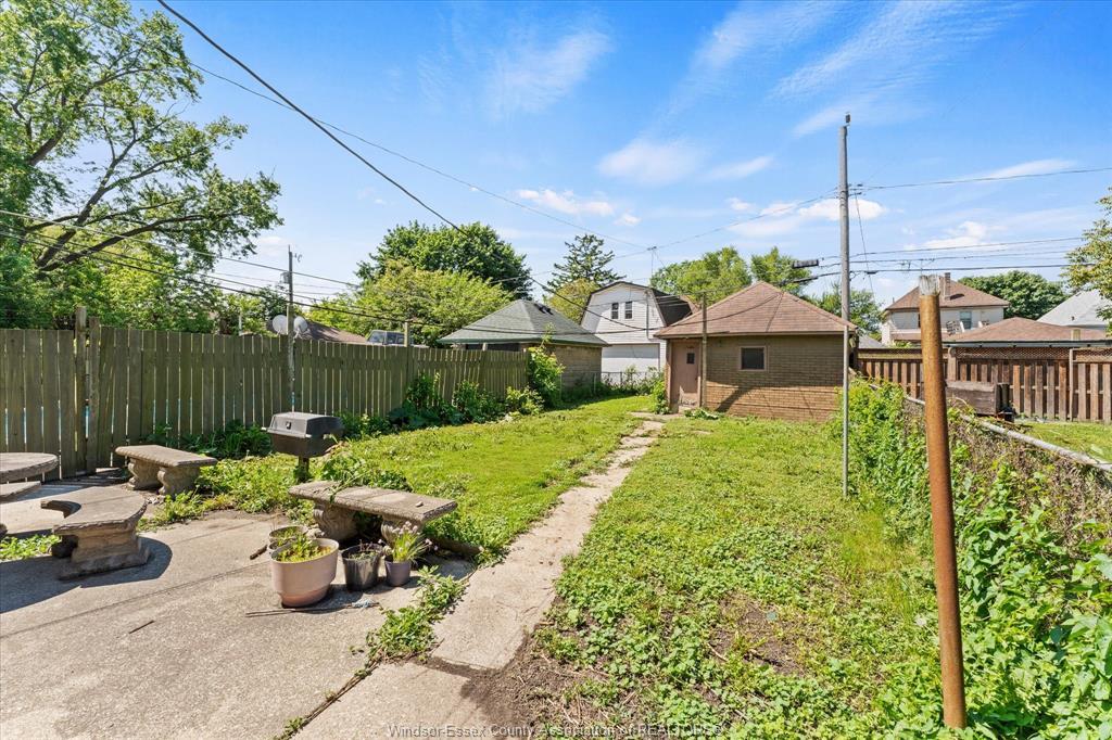 855 Hall Avenue, Windsor, ON