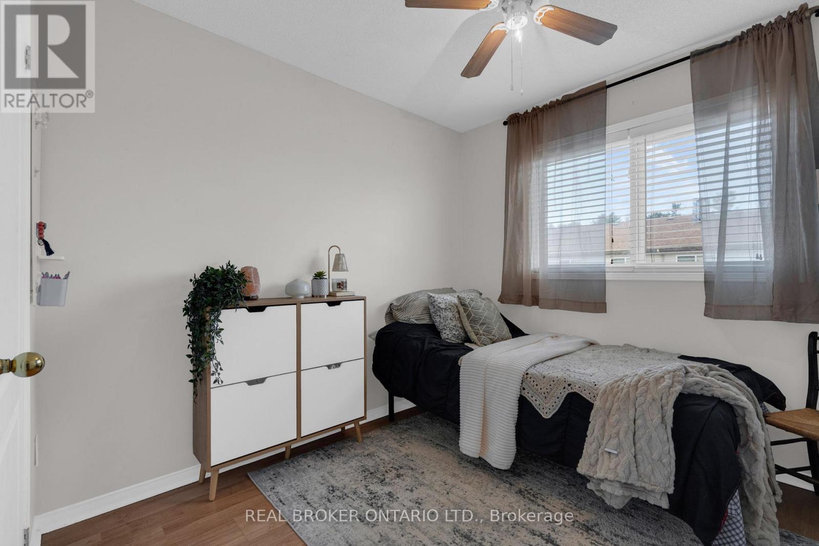 4 Parkside Crescent, Essa, ON - Indoor Photo Showing Bedroom