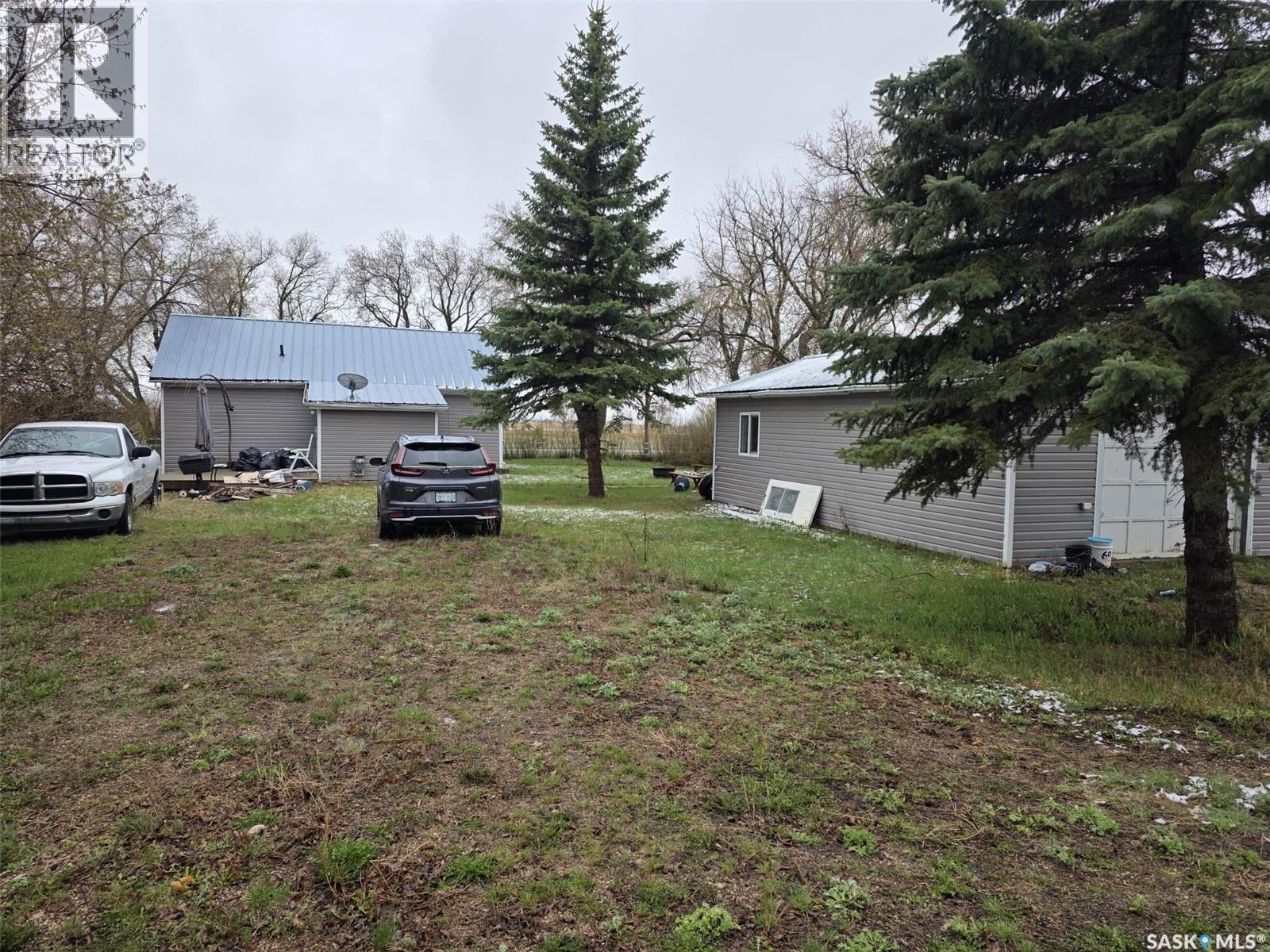 700 Railway Avenue, Dysart, SK - Outdoor