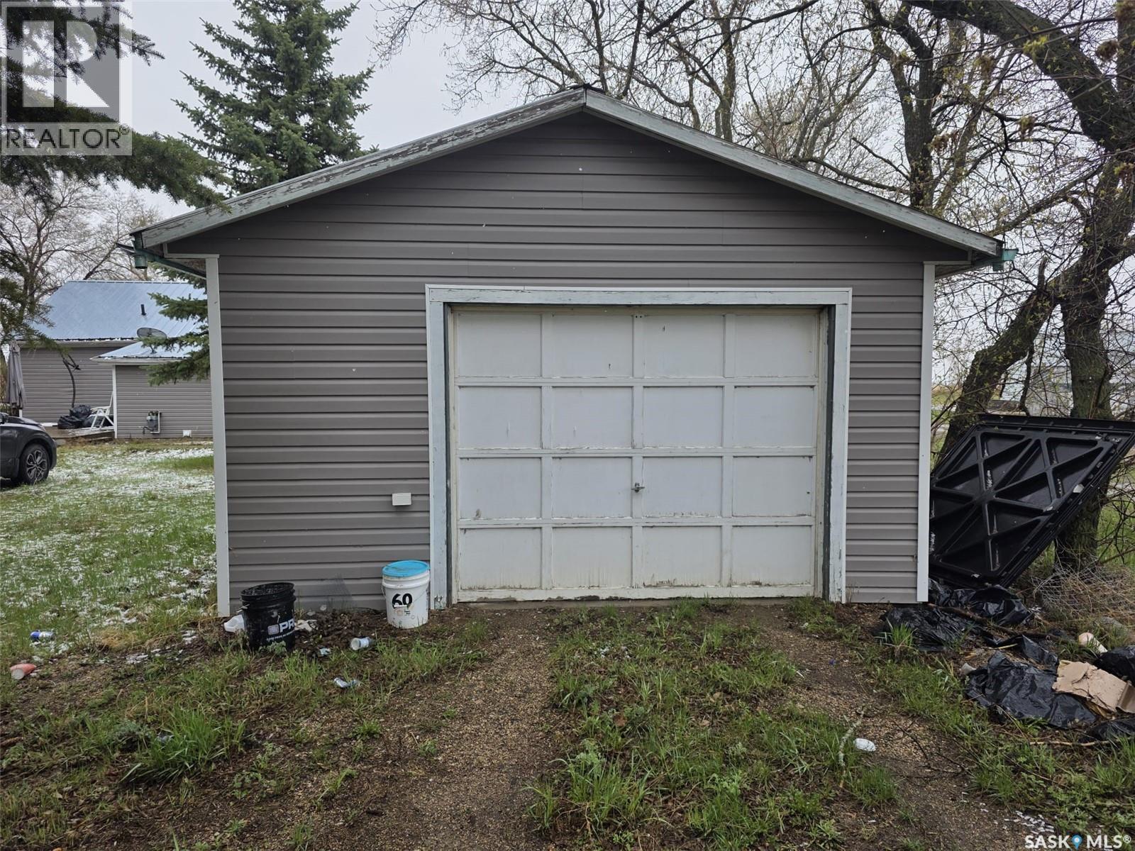 700 Railway Avenue, Dysart, SK - Outdoor