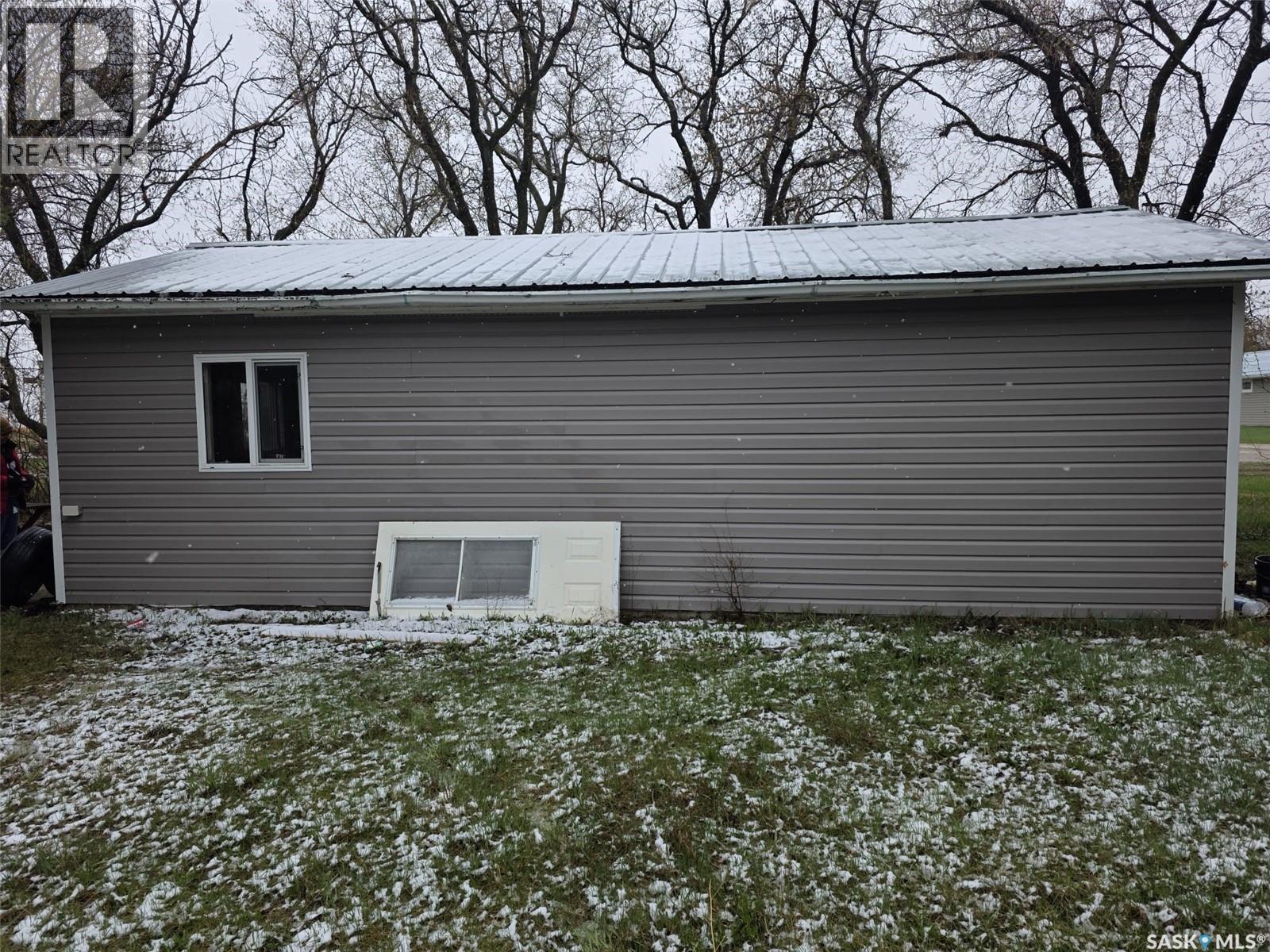 700 Railway Avenue, Dysart, SK - Outdoor