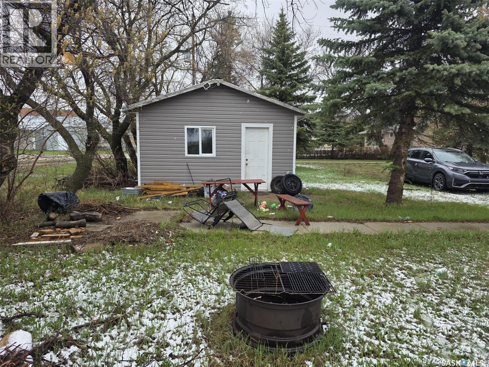 700 Railway Avenue, Dysart, SK - Outdoor