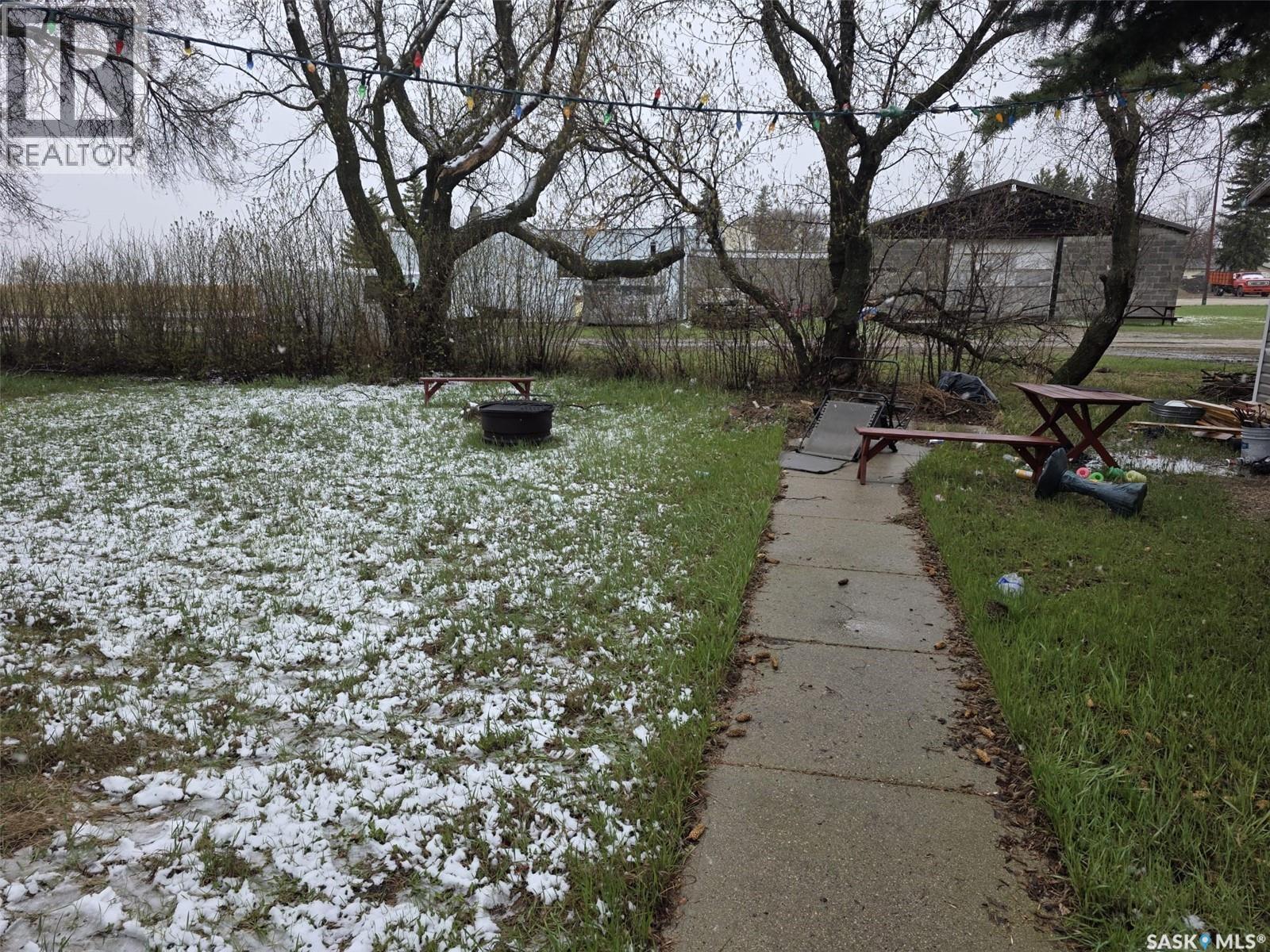700 Railway Avenue, Dysart, SK - Outdoor