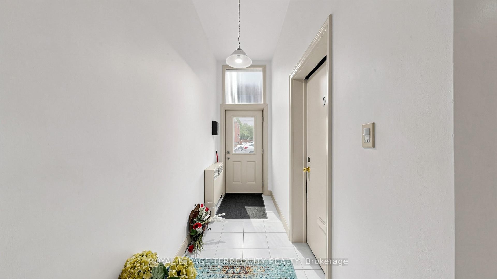321 Lakeshore Road E, Mississauga, ON