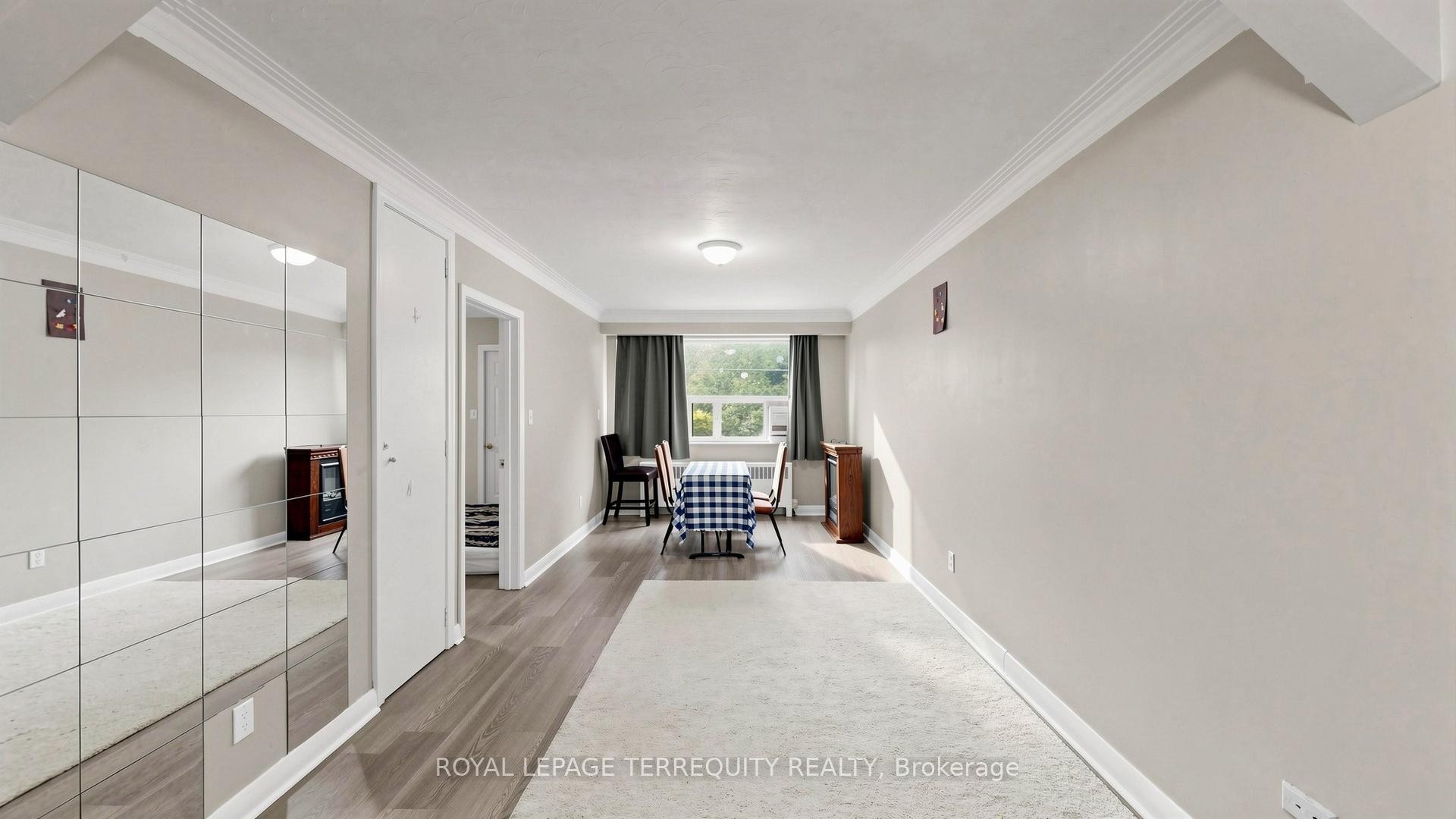 321 Lakeshore Road E, Mississauga, ON