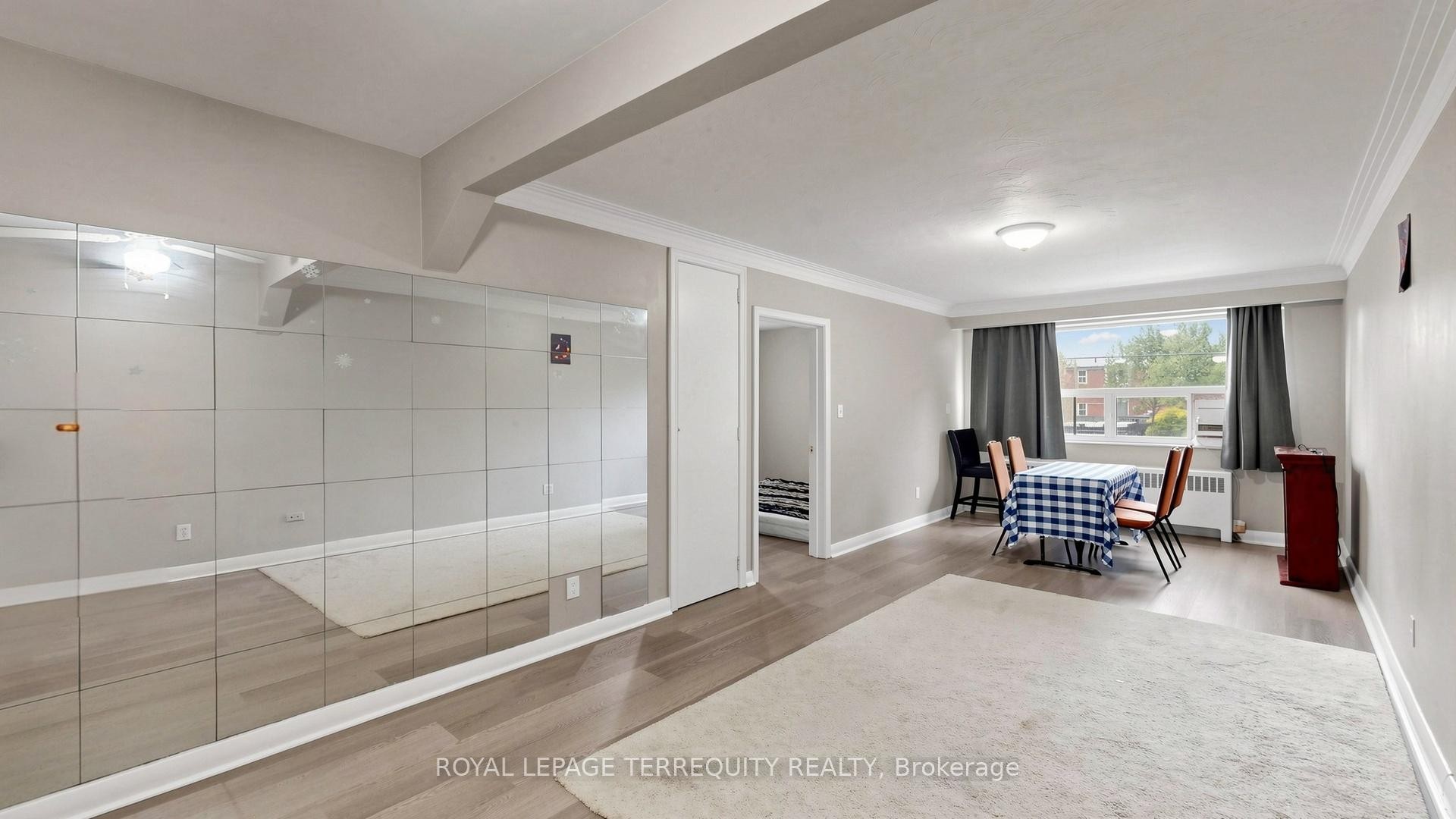 321 Lakeshore Road E, Mississauga, ON