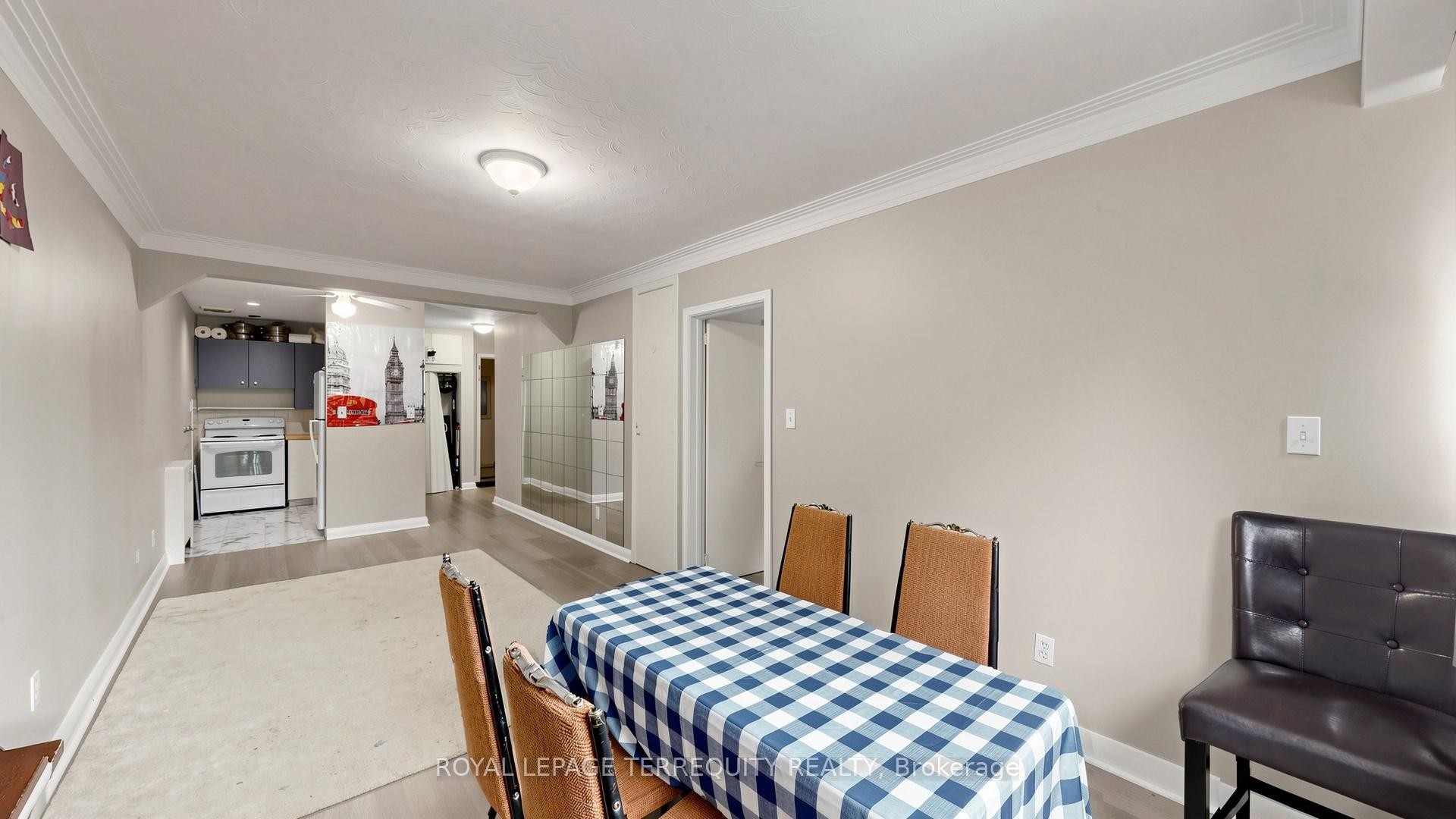 321 Lakeshore Road E, Mississauga, ON
