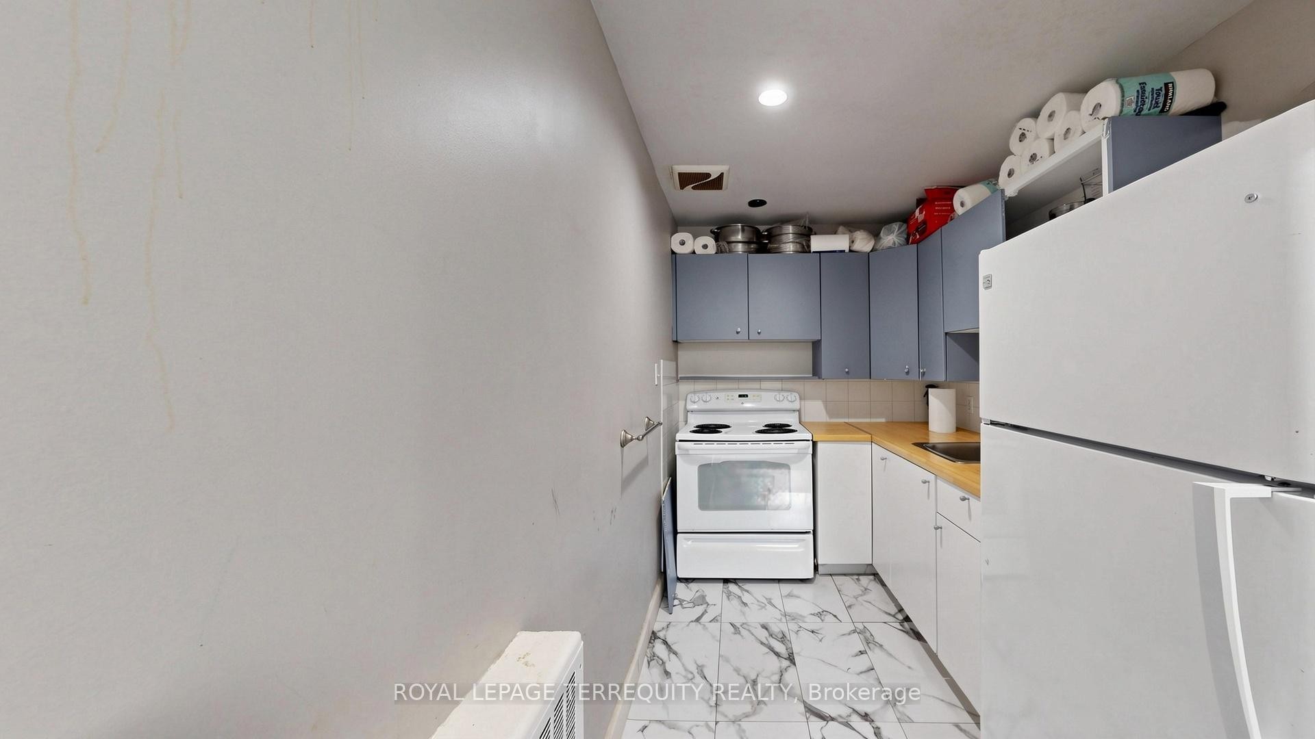 321 Lakeshore Road E, Mississauga, ON