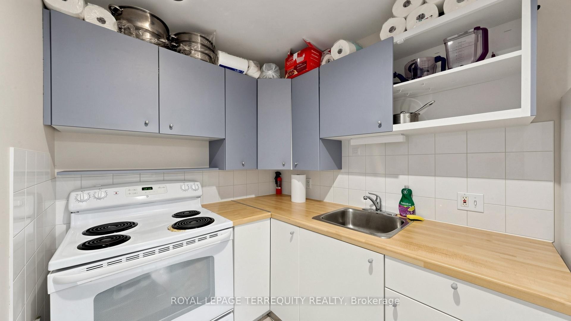 321 Lakeshore Road E, Mississauga, ON