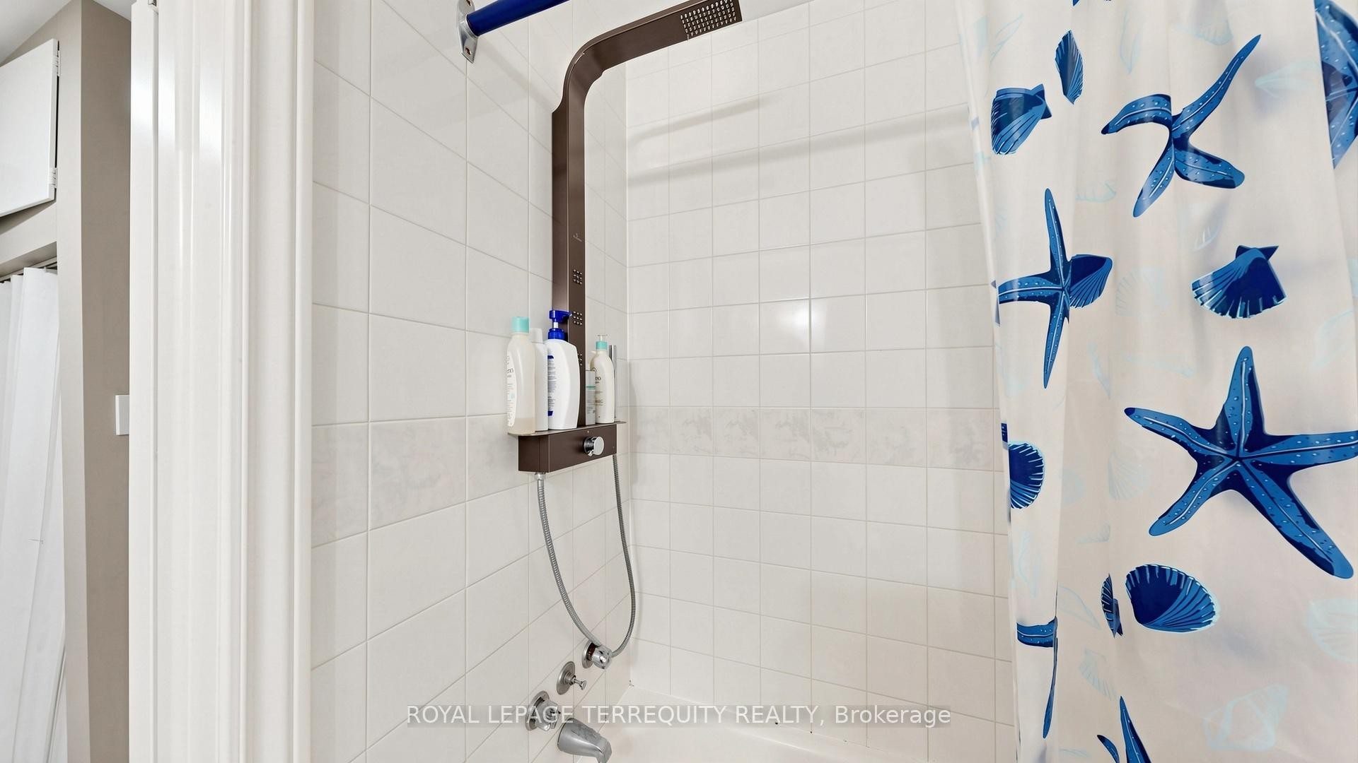 321 Lakeshore Road E, Mississauga, ON
