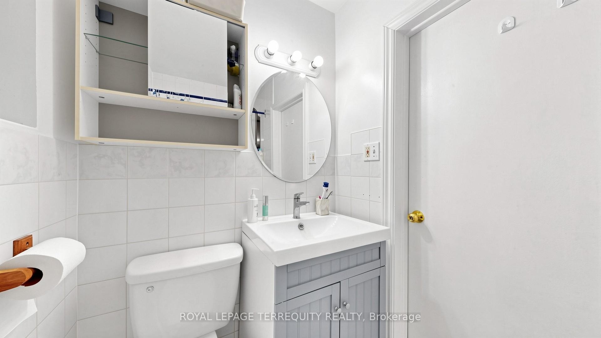 321 Lakeshore Road E, Mississauga, ON