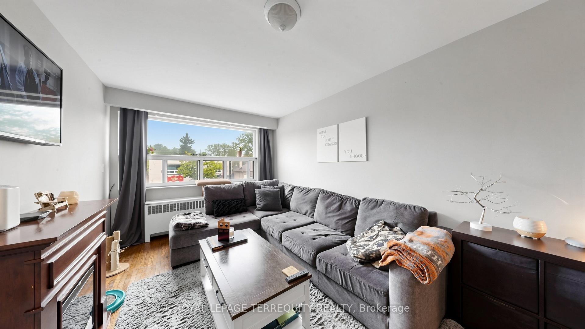 321 Lakeshore Road E, Mississauga, ON